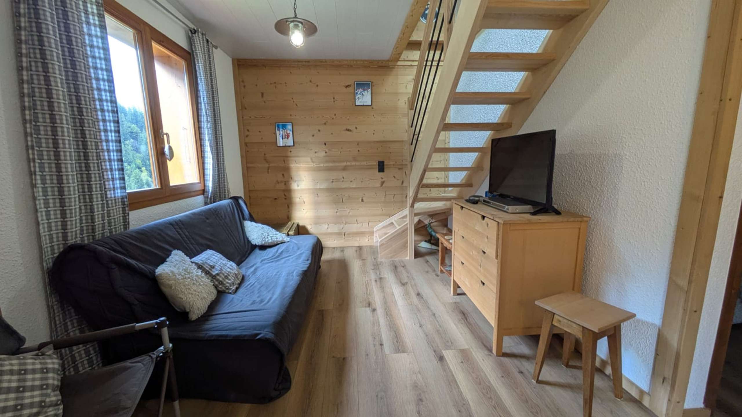 BEL APPARTEMENT** (6 pers.) - 2 CHAMBRES ET MEZZANINE  de presque 60m²-8pers.