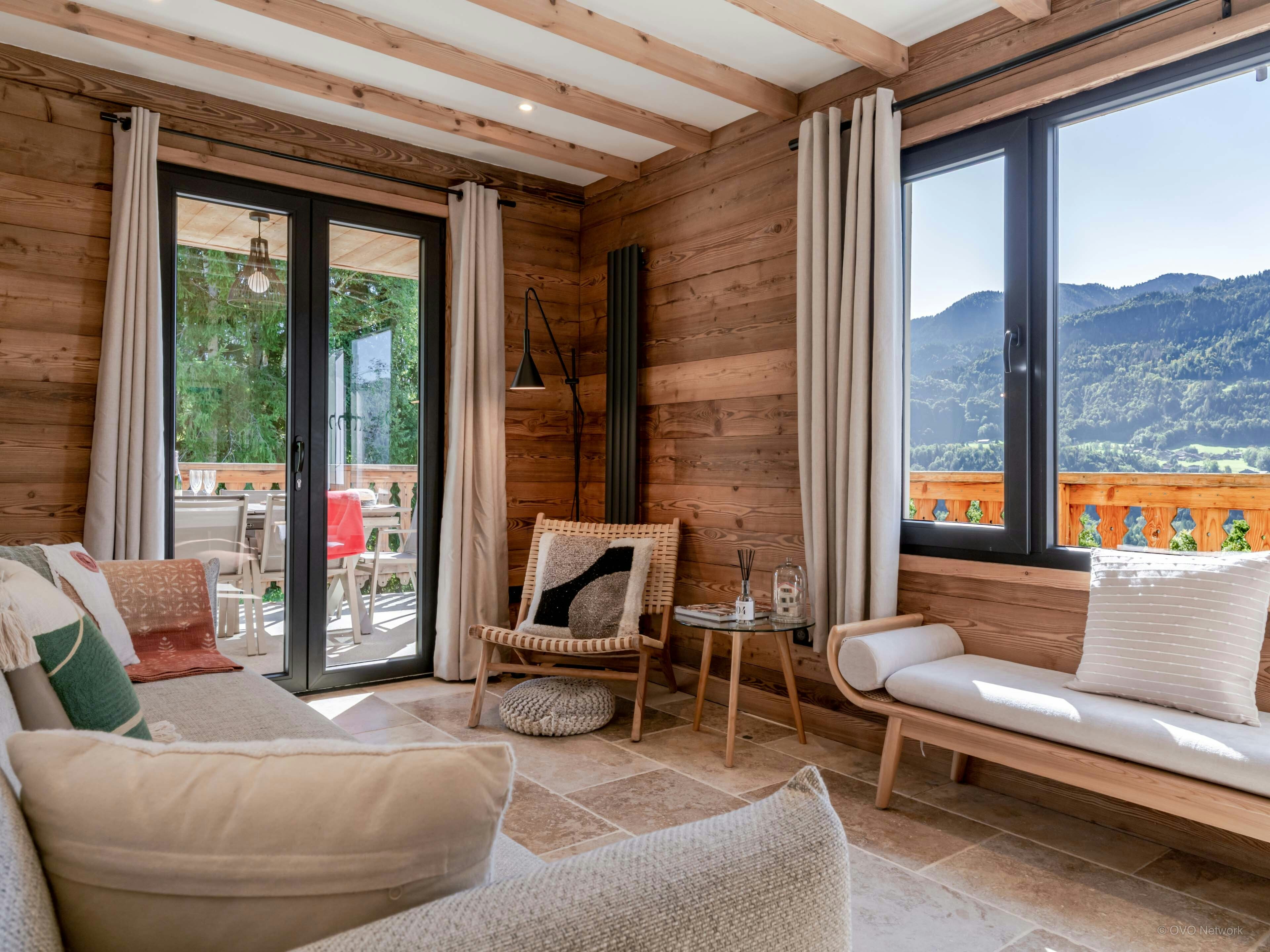 Chalet pour 10 avec terrasse et jardin proche de samoëns