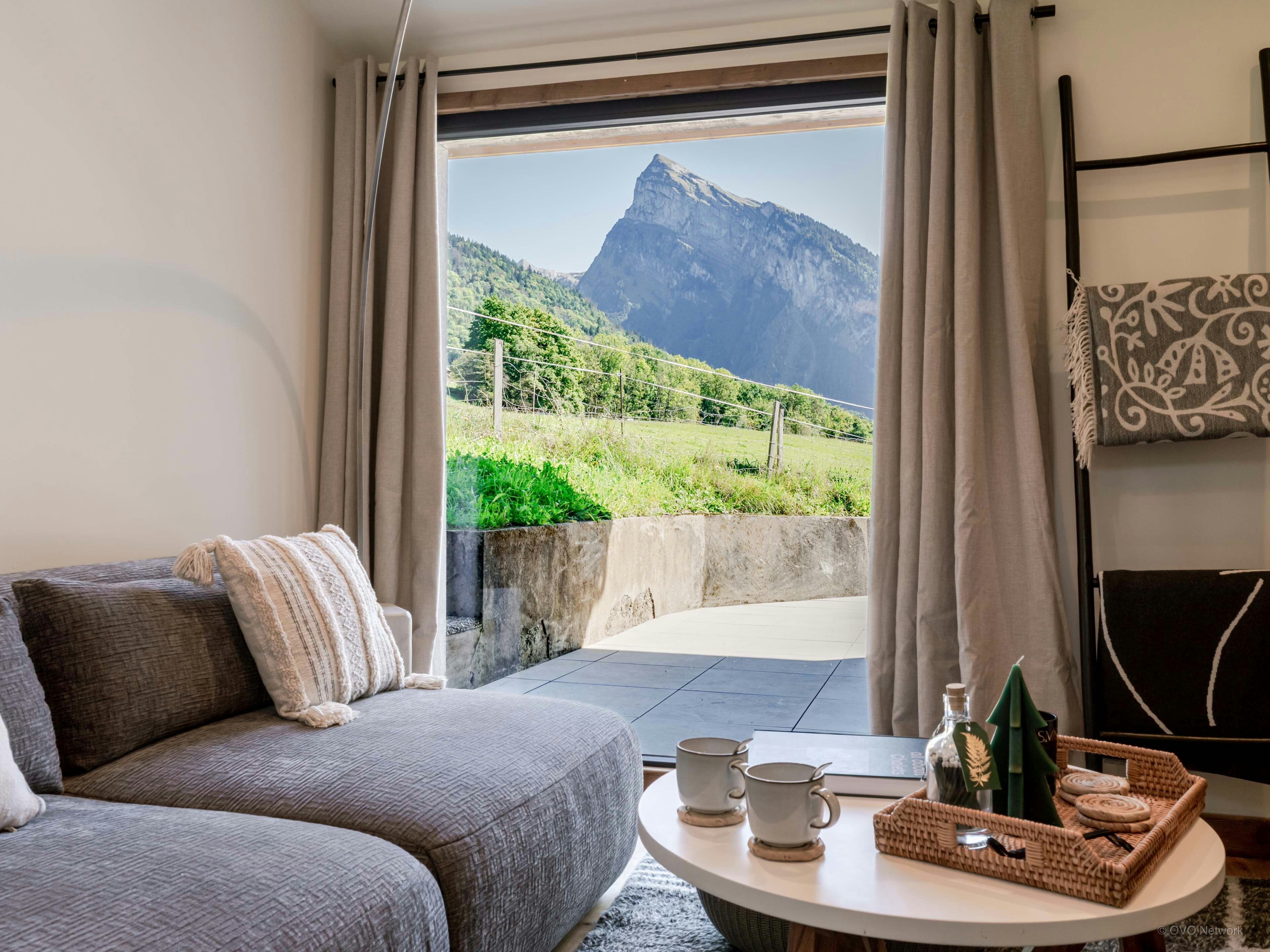 Chalet pour 10 avec terrasse et jardin proche de samoëns