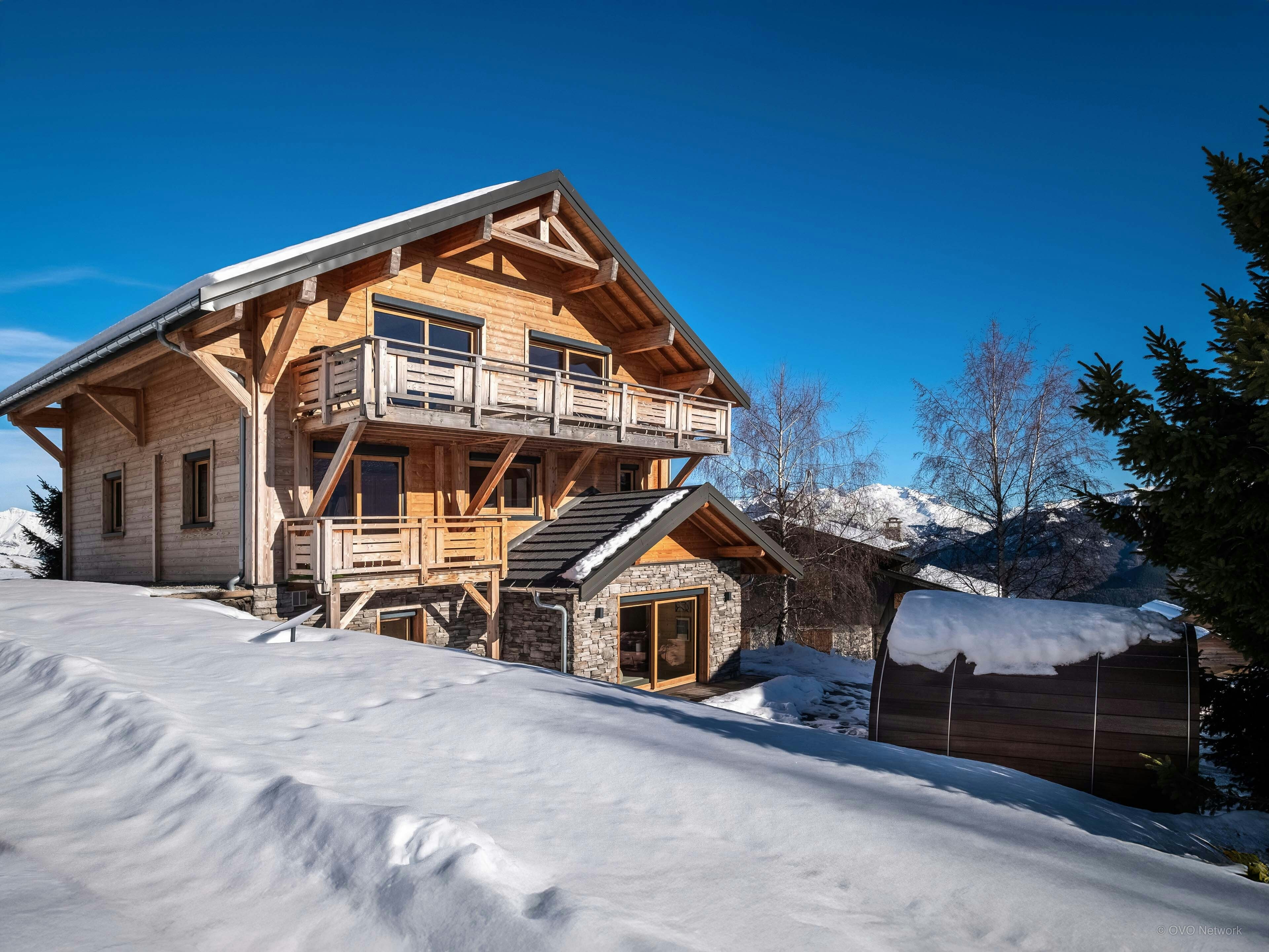 Chalet skis aux pied pour 14 avec spa extérieur aux Sybelles