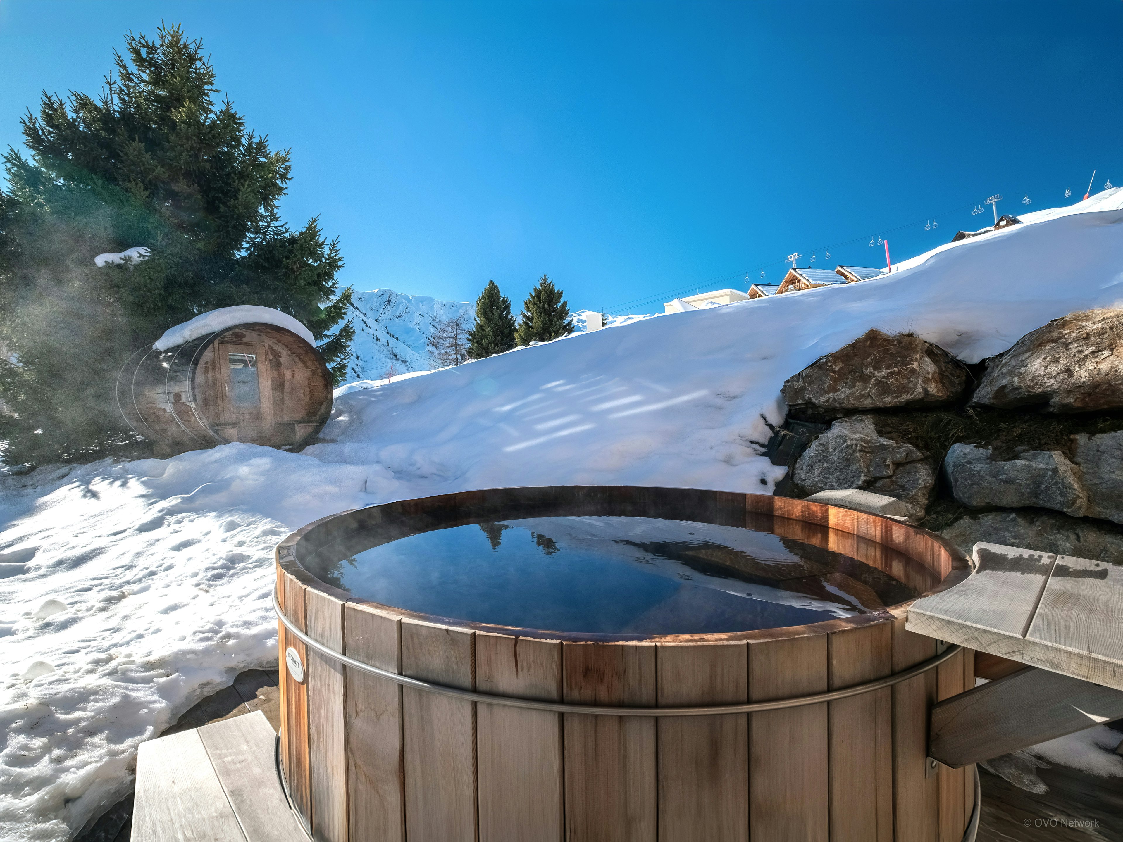 Chalet skis aux pied pour 14 avec spa extérieur aux Sybelles