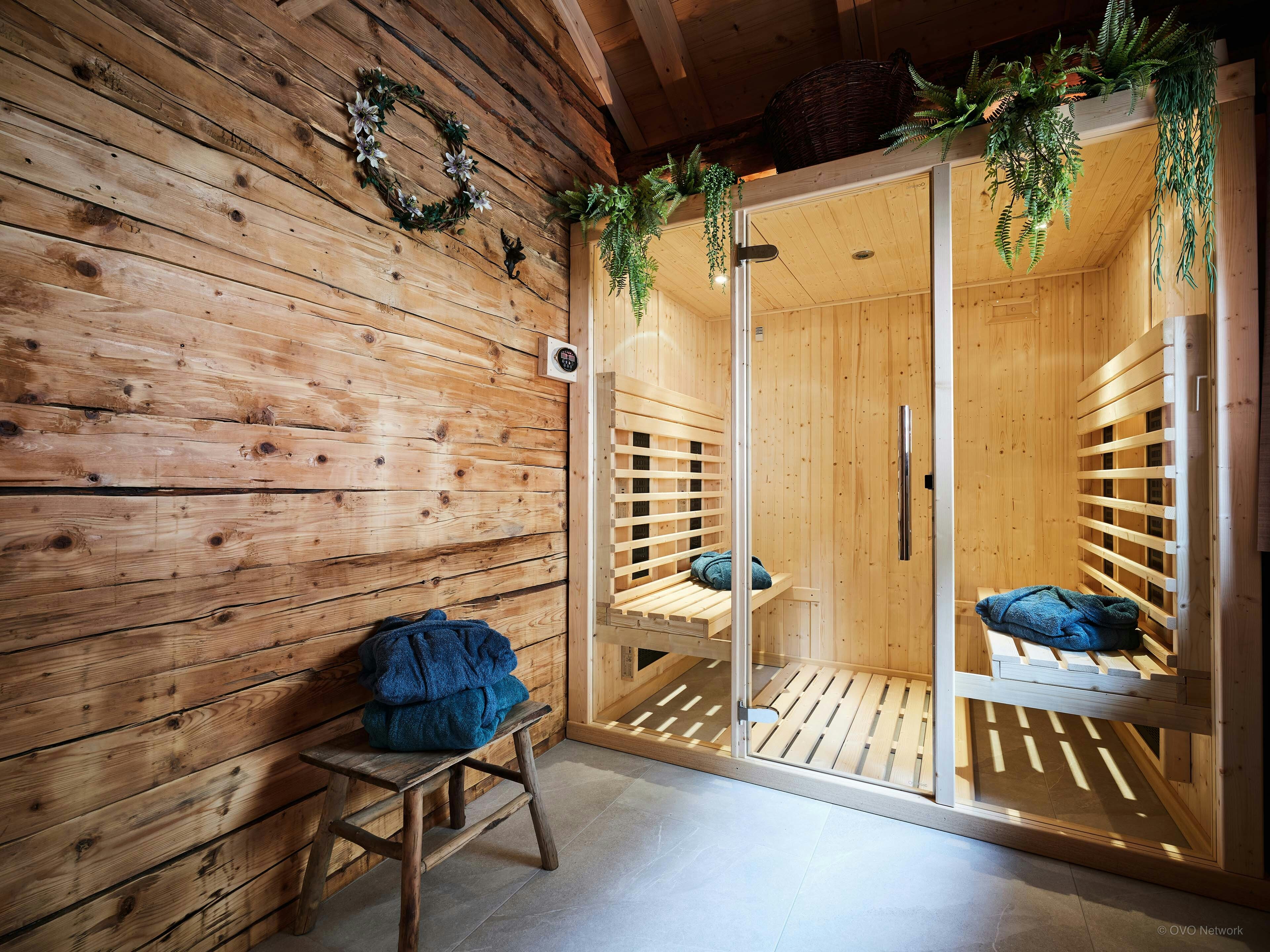 Appartement complet sur deux étages avec sauna et cheminée