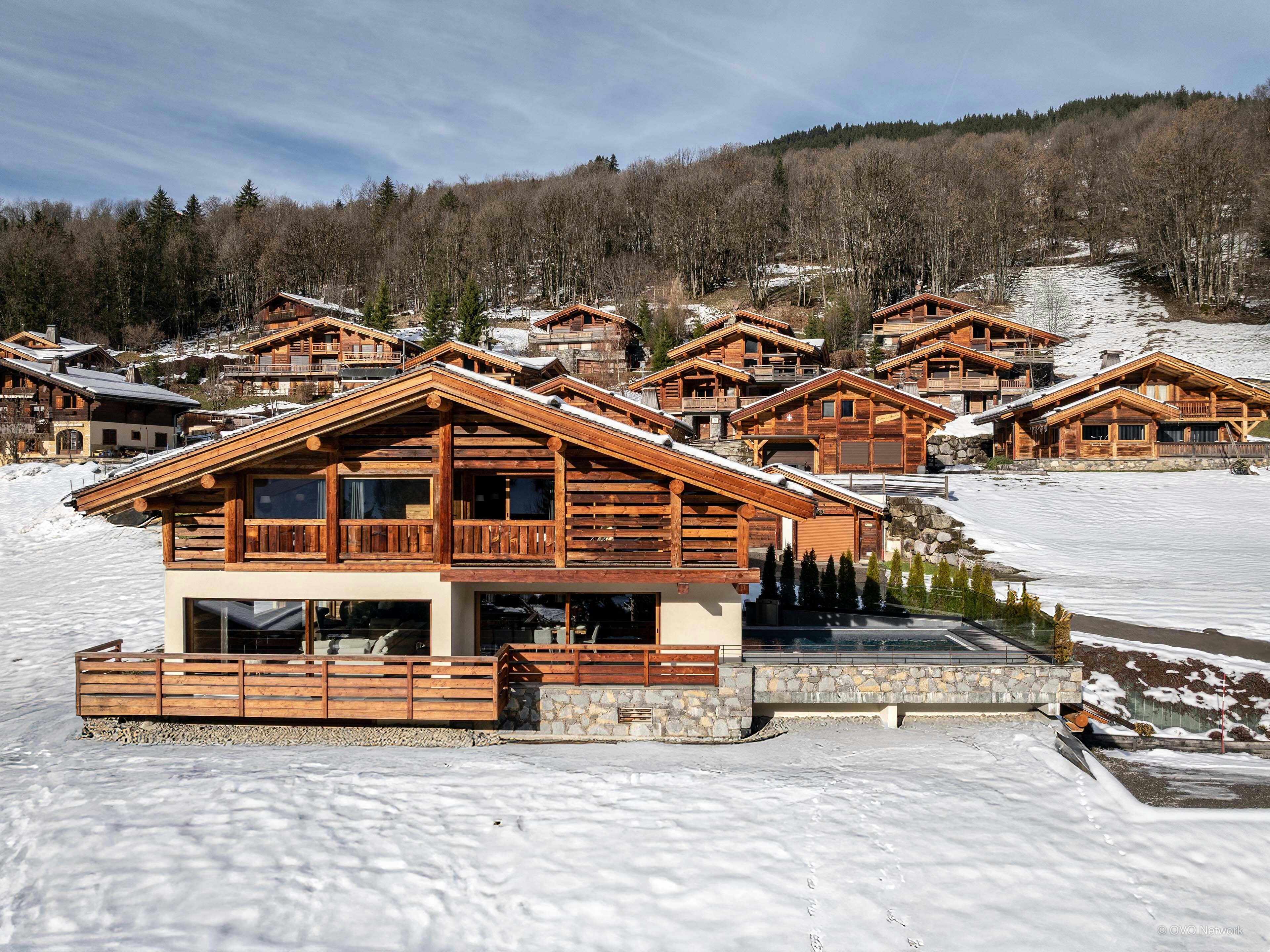 Somptueux chalet pour 14 avec sauna, terrasse et piscine