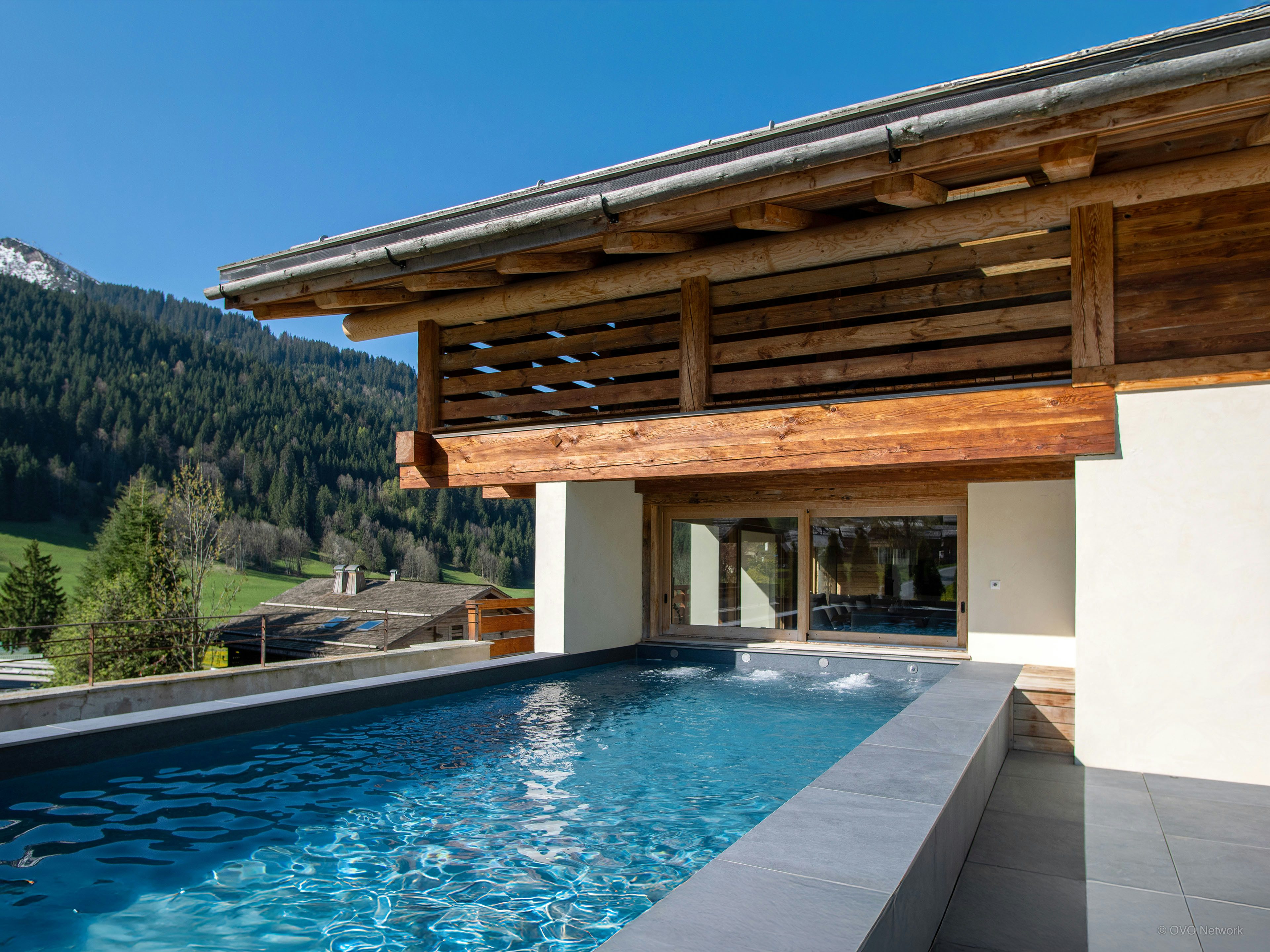 Somptueux chalet pour 14 avec sauna, terrasse et piscine