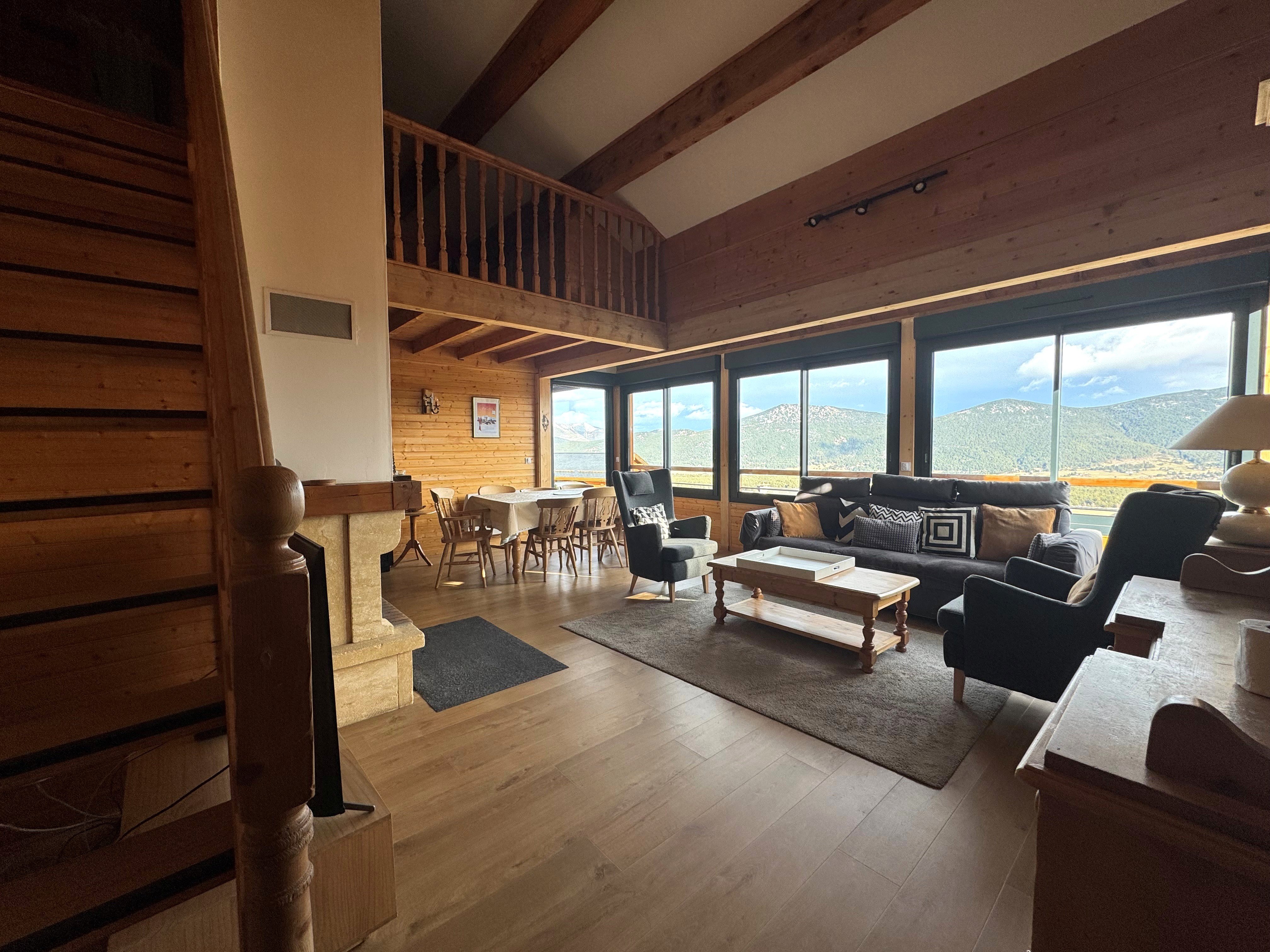 CHALET 8 couchages LES ANGLES