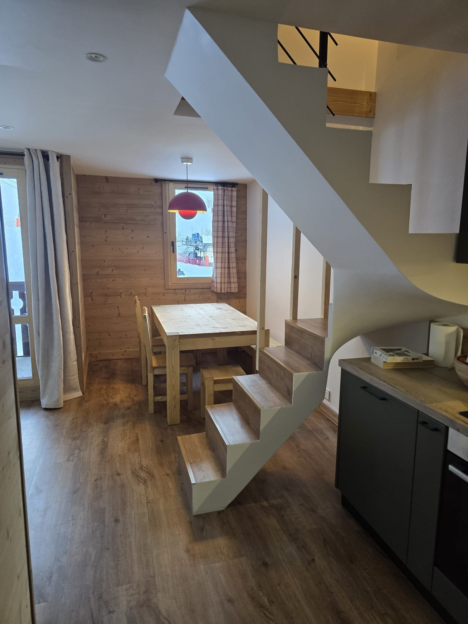 Les Coches, centre station, front de neige et ski aux pieds