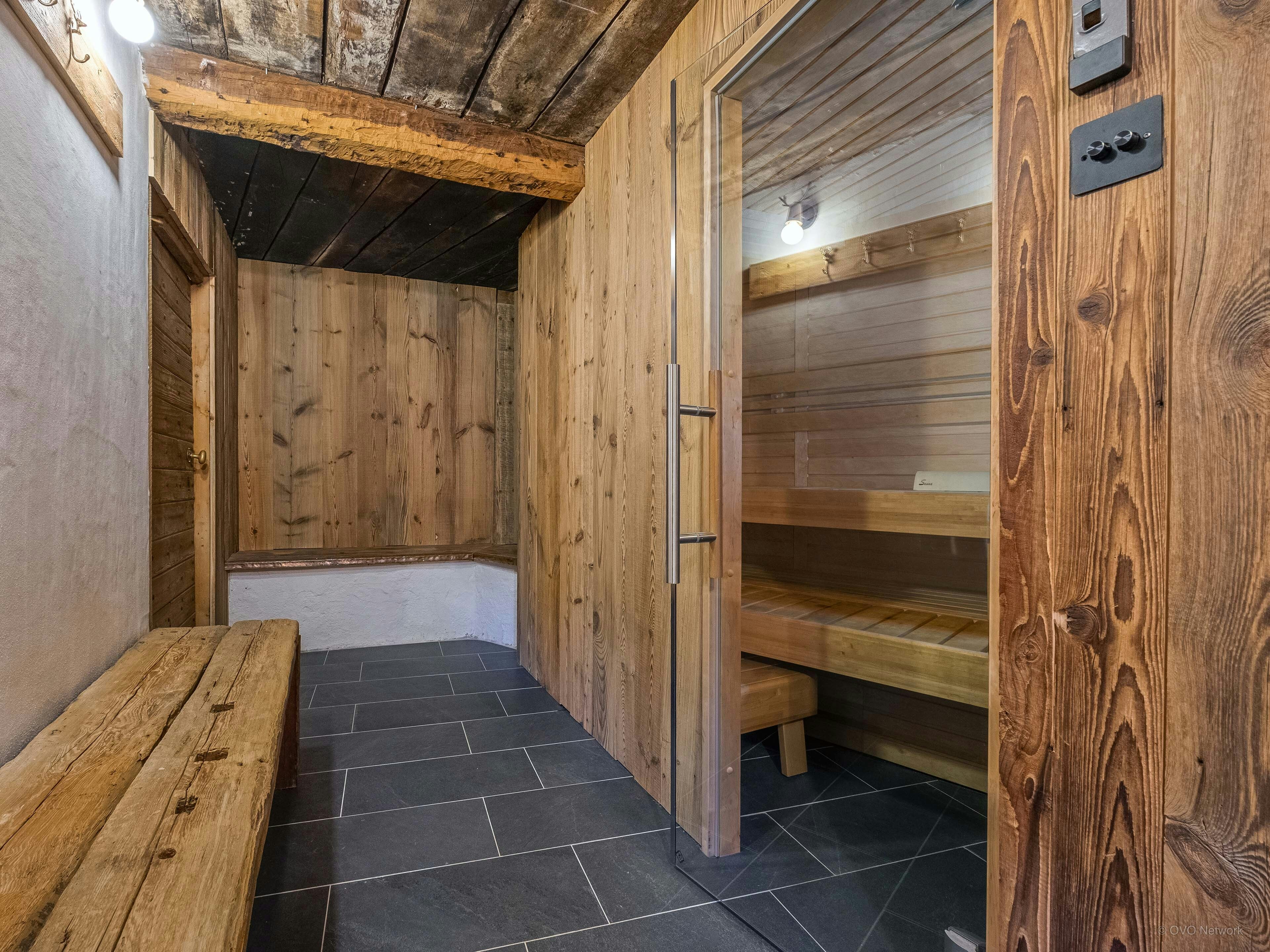Vaste chalet pour 15  avec sauna et terrasses