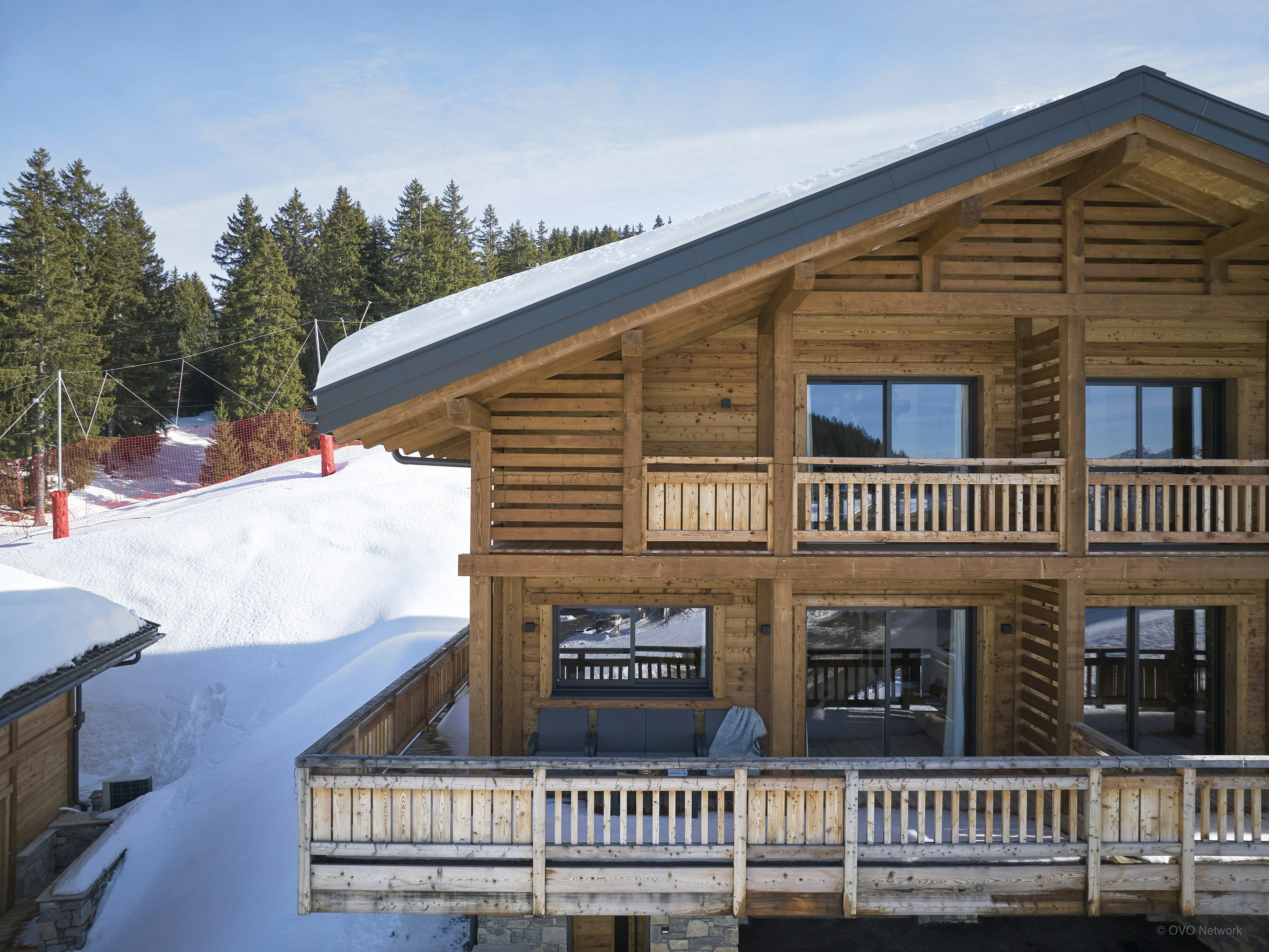 Chalet mitoyen skis aux pieds sur les pistes de la croix fry