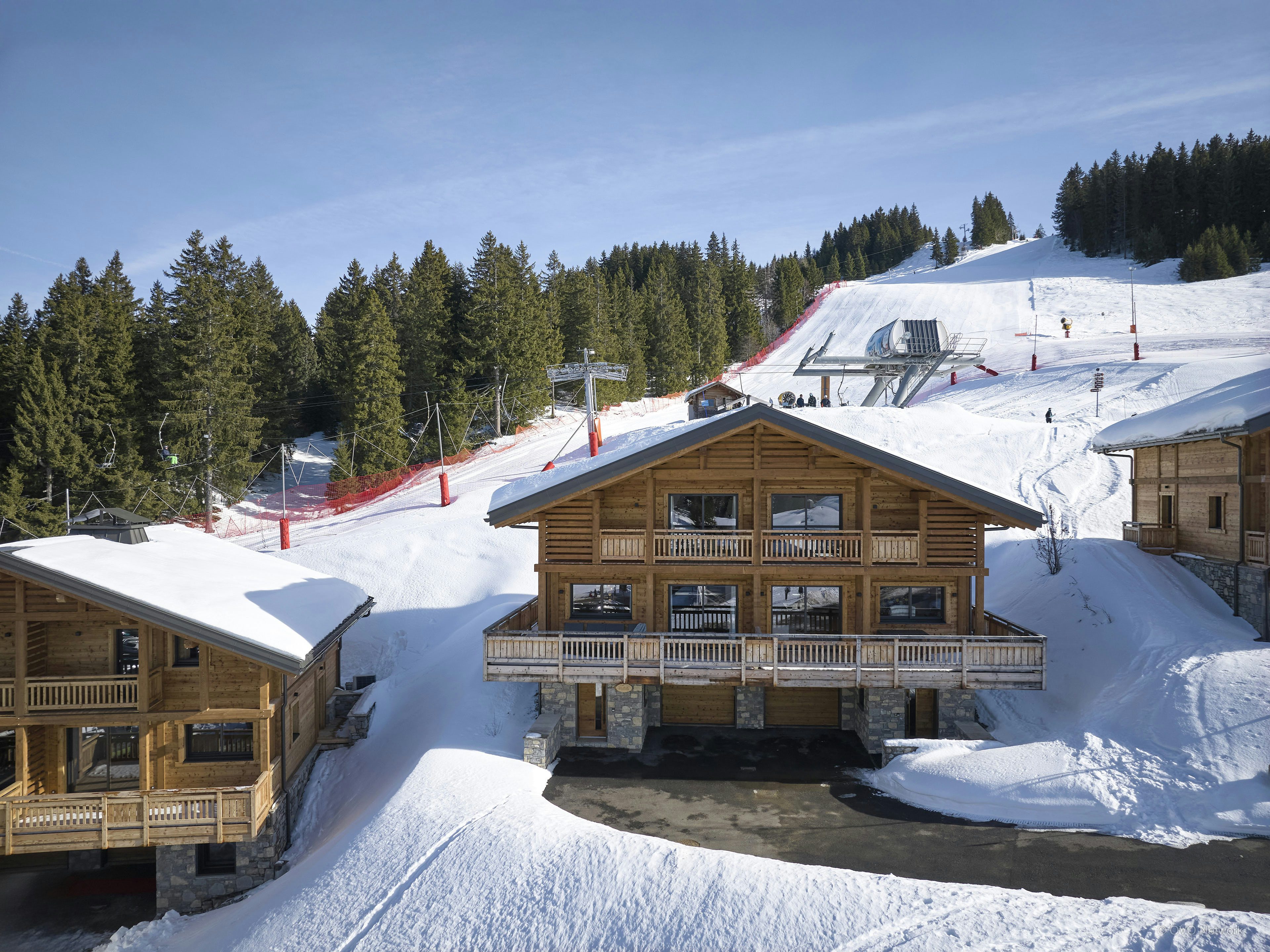 Chalet mitoyen skis aux pieds sur les pistes de la croix fry
