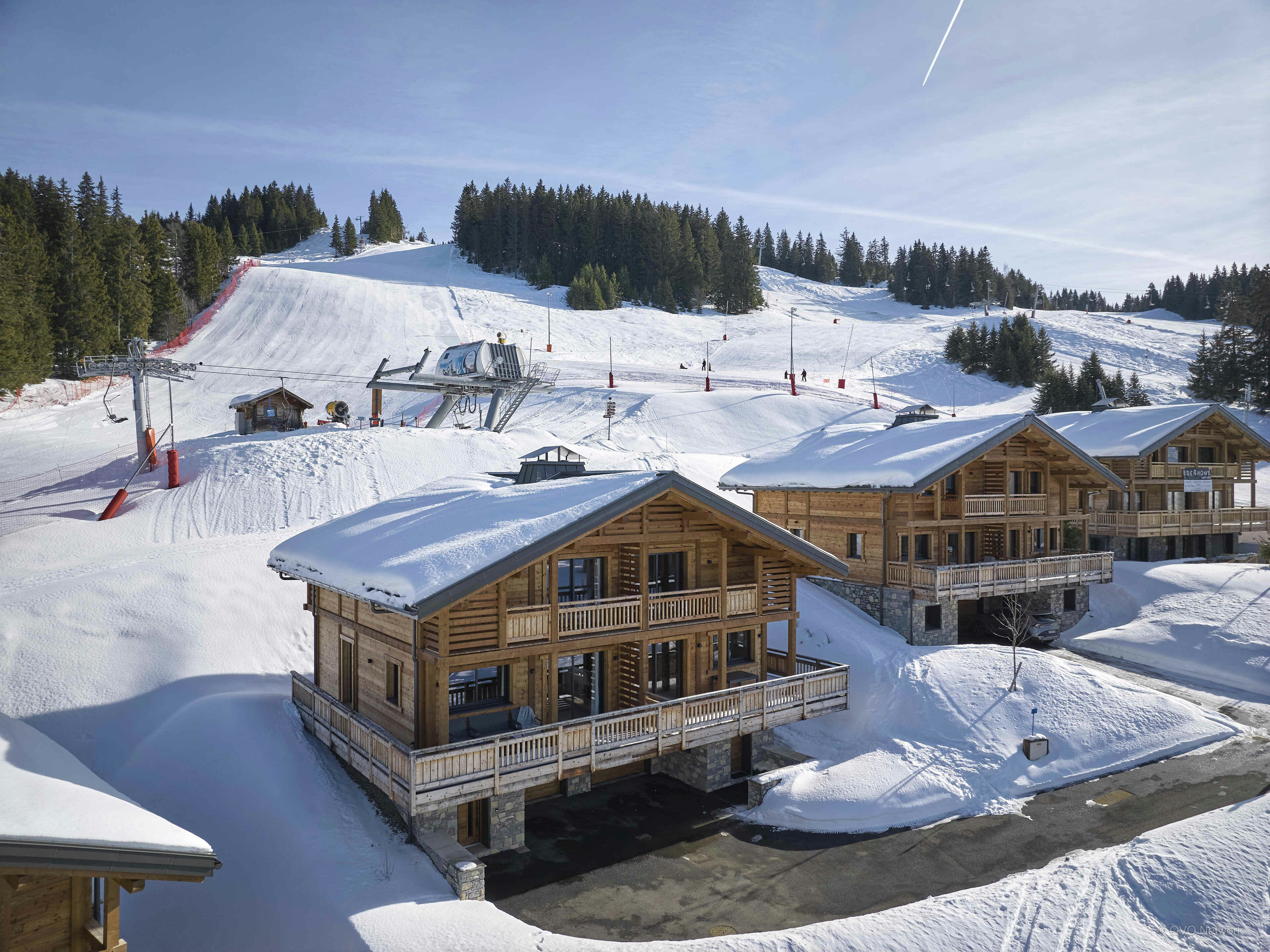 Chalet mitoyen skis aux pieds sur les pistes de la croix fry