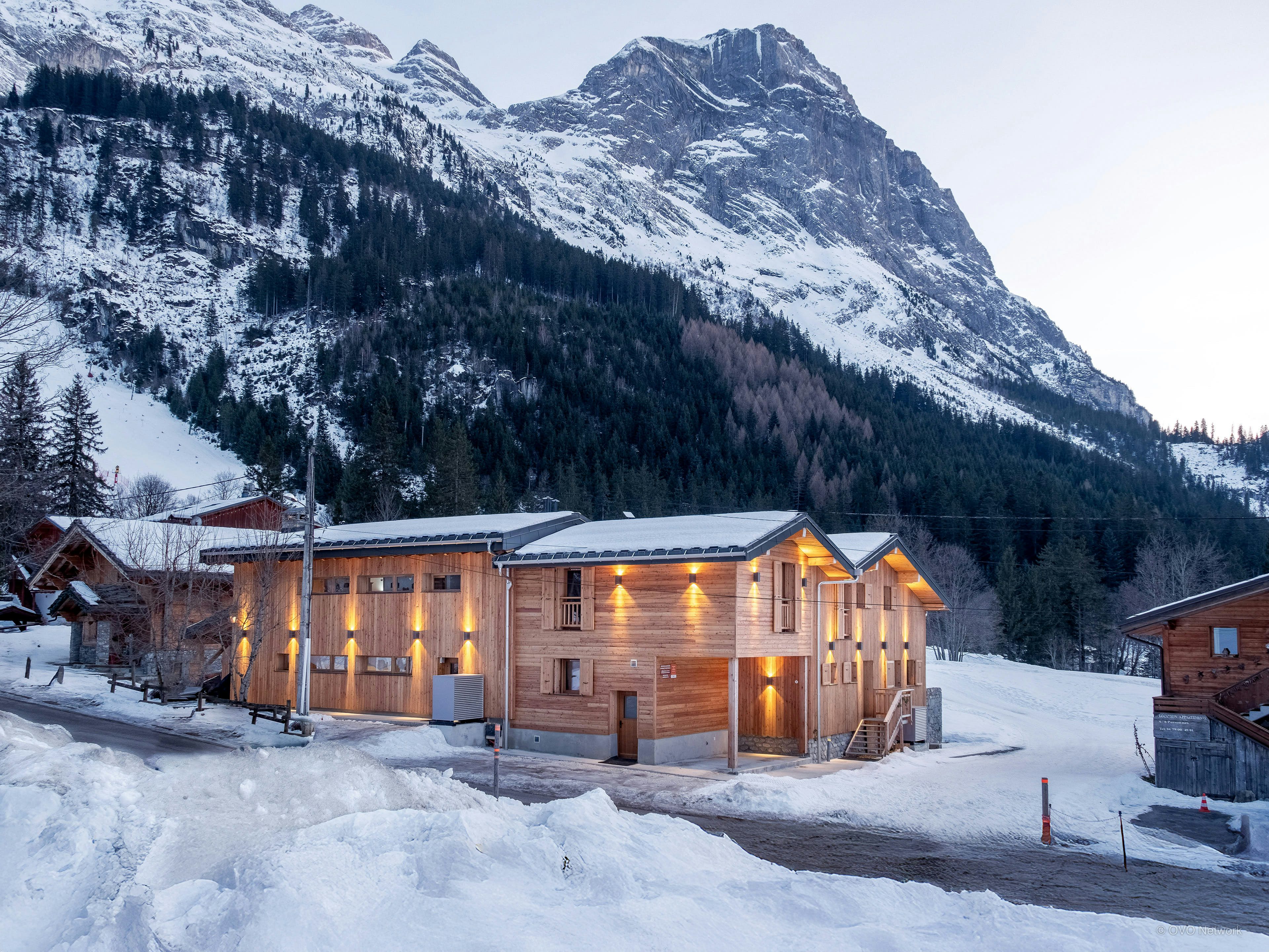 Chalet atypique pour 14 avec sauna, terrasses et baby-foot