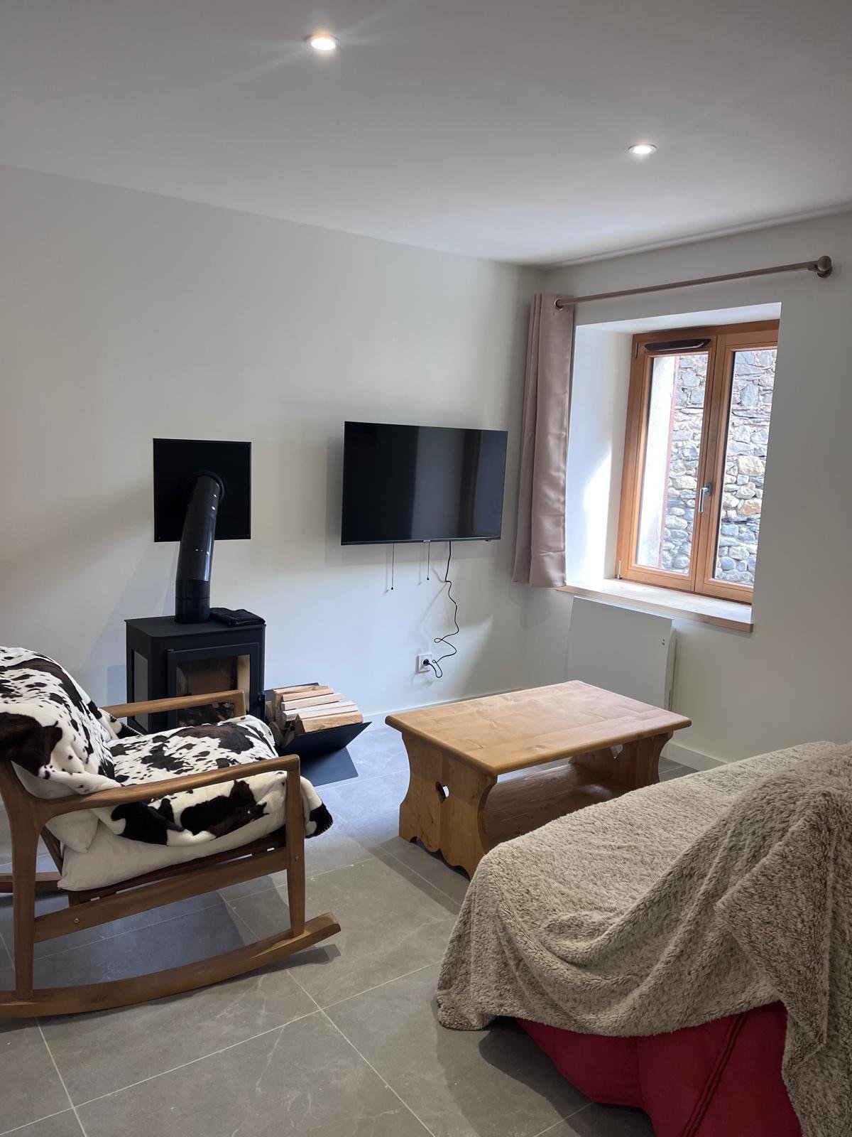 Sidérite – Appartement de plein-pied 4 personnes, dans une maison au cœur de La Grave, poêle & skiroom vue Meije