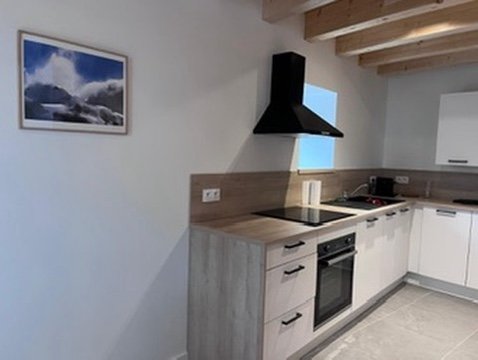 Épidote – Grand duplex 6 personnes dans une maison de village rénovée, skiroom chauffé & vue sur le glacier