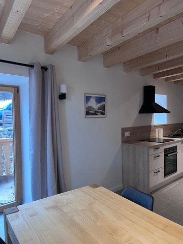 Épidote – Grand duplex 6 personnes dans une maison de village rénovée, skiroom chauffé & vue sur le glacier