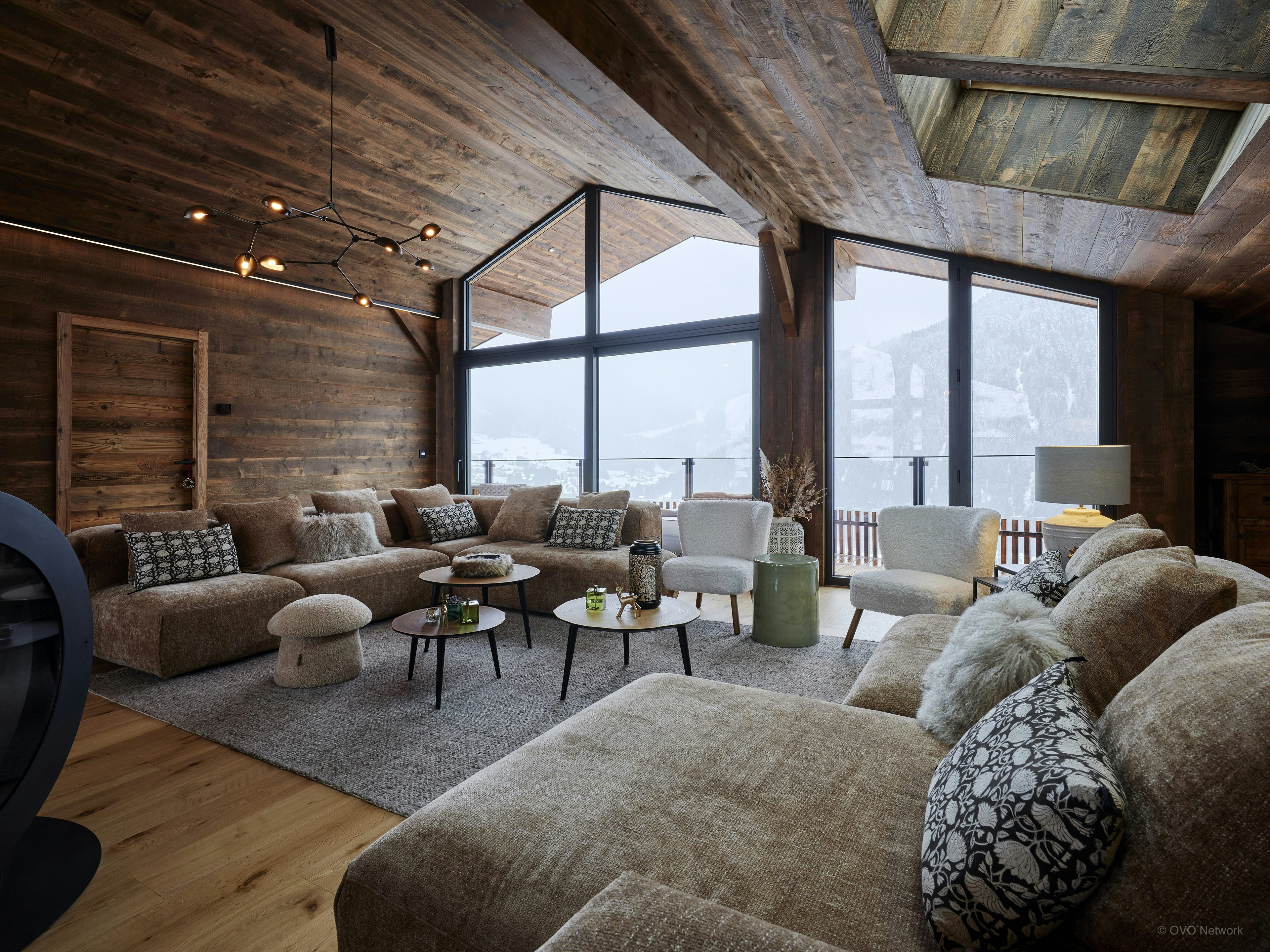 Chalet pour 12 avec sauna et jacuzzi à 200 m des remontées