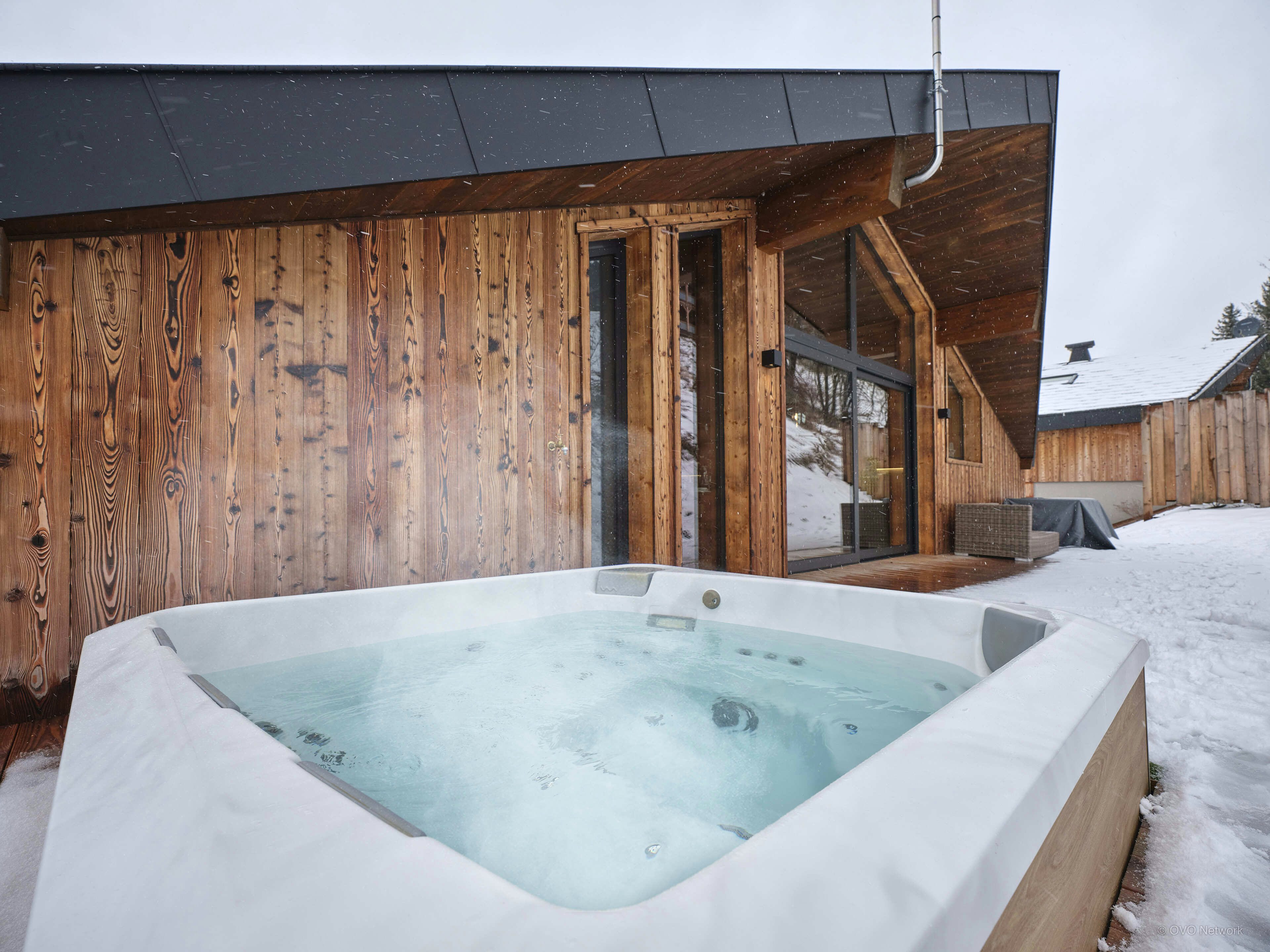 Chalet pour 12 avec sauna et jacuzzi à 200 m des remontées