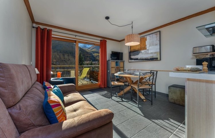 "Ecrin Alpin":  Au pied des Pistes. Terrasse Sud. Piscine