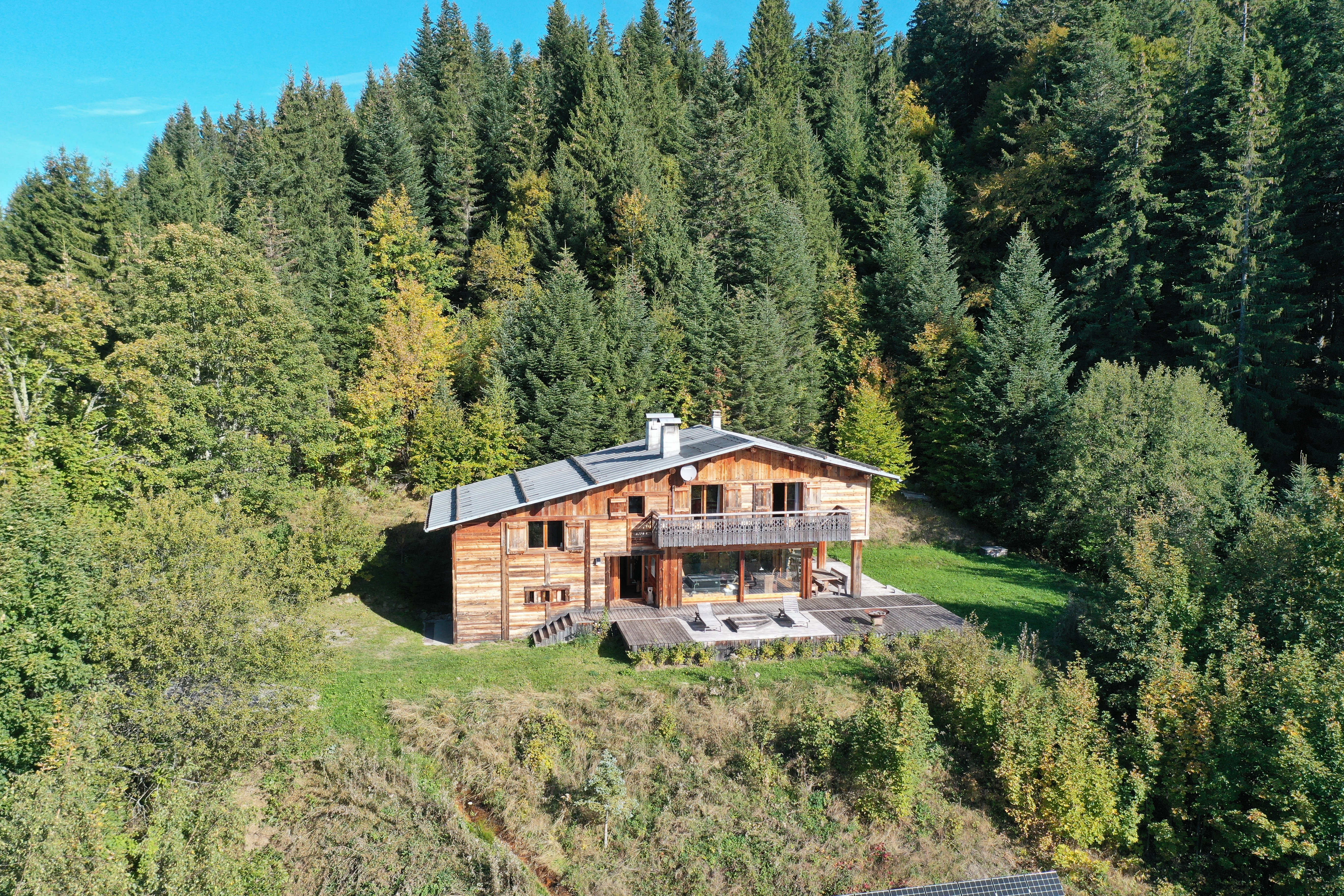 Rare : chalet isolé vue imprenable mont blanc & aravis - entouré de forêt – 6/8 pers – petit jacuzzi