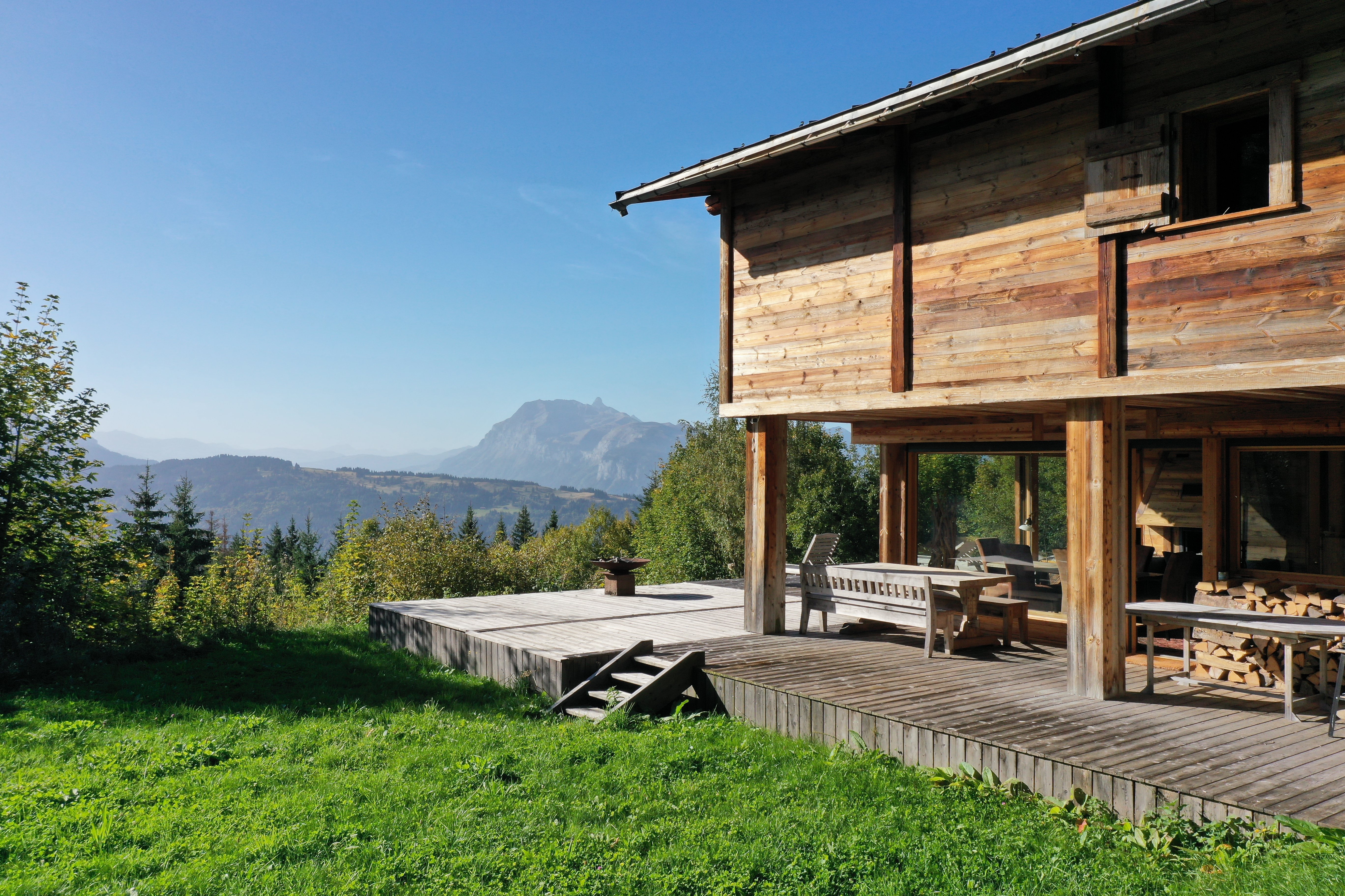 Rare : chalet isolé vue imprenable mont blanc & aravis - entouré de forêt – 6/8 pers – petit jacuzzi
