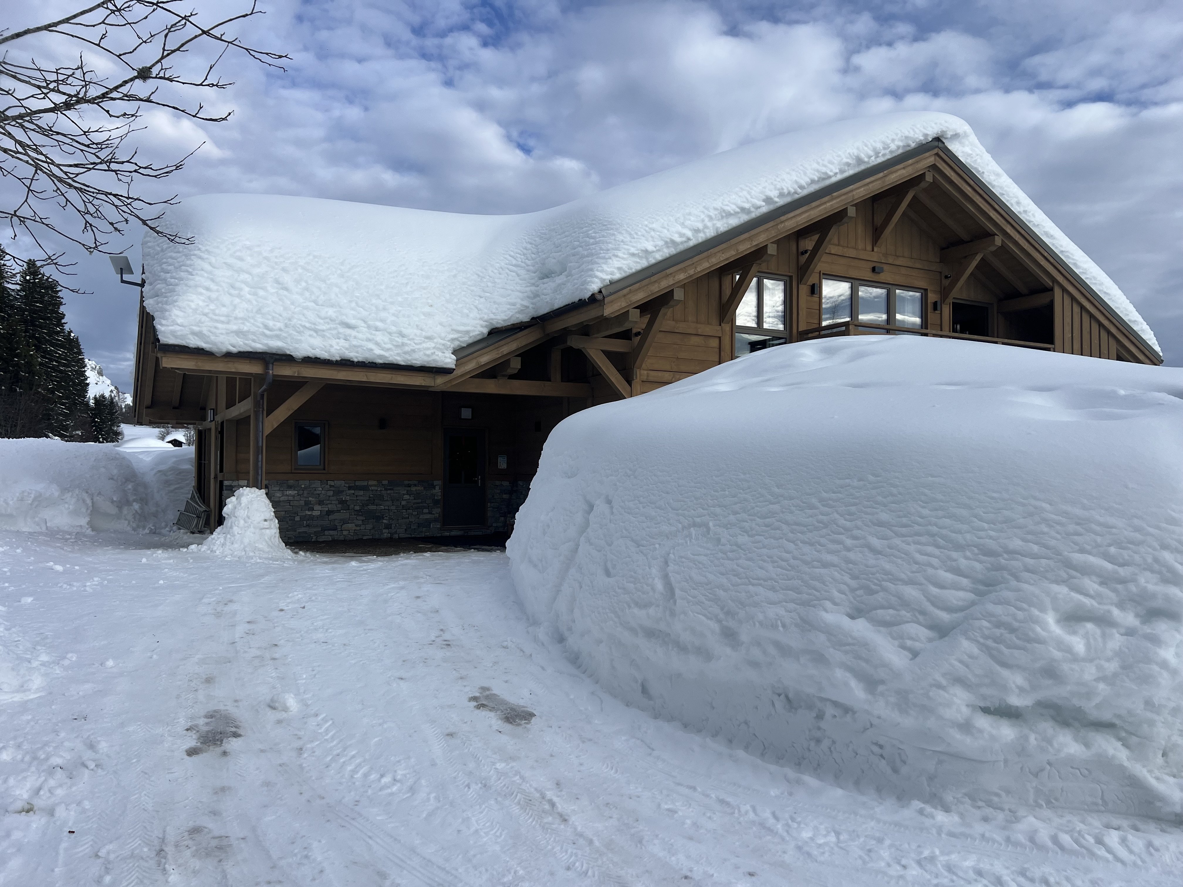 Vue façade chalet février 2025