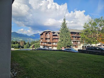 VUE EXTERIEUR DEPUIS LE BALCON AU REZ DE CHAUSSEE