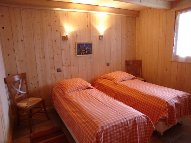 Aux Chalets des Alpes, Piscine chauffée (été) Piste de luge (hiver)