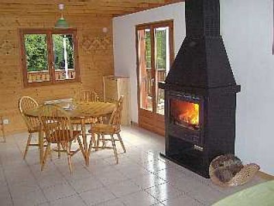 CHALET AVEC SALLE DE JEUX BABYFOOT, PLAYSTATION 2, JEU DE FLECHETTES AU CAL