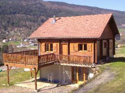 CHALET AVEC SALLE DE JEUX BABYFOOT, PLAYSTATION 2, JEU DE FLECHETTES AU CAL