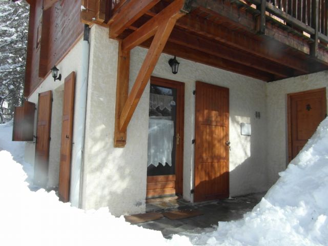 Les Orres, front de neige de Prébois : Chalet Trolle 3 pers, pied des pistes et skis aux pieds ! 