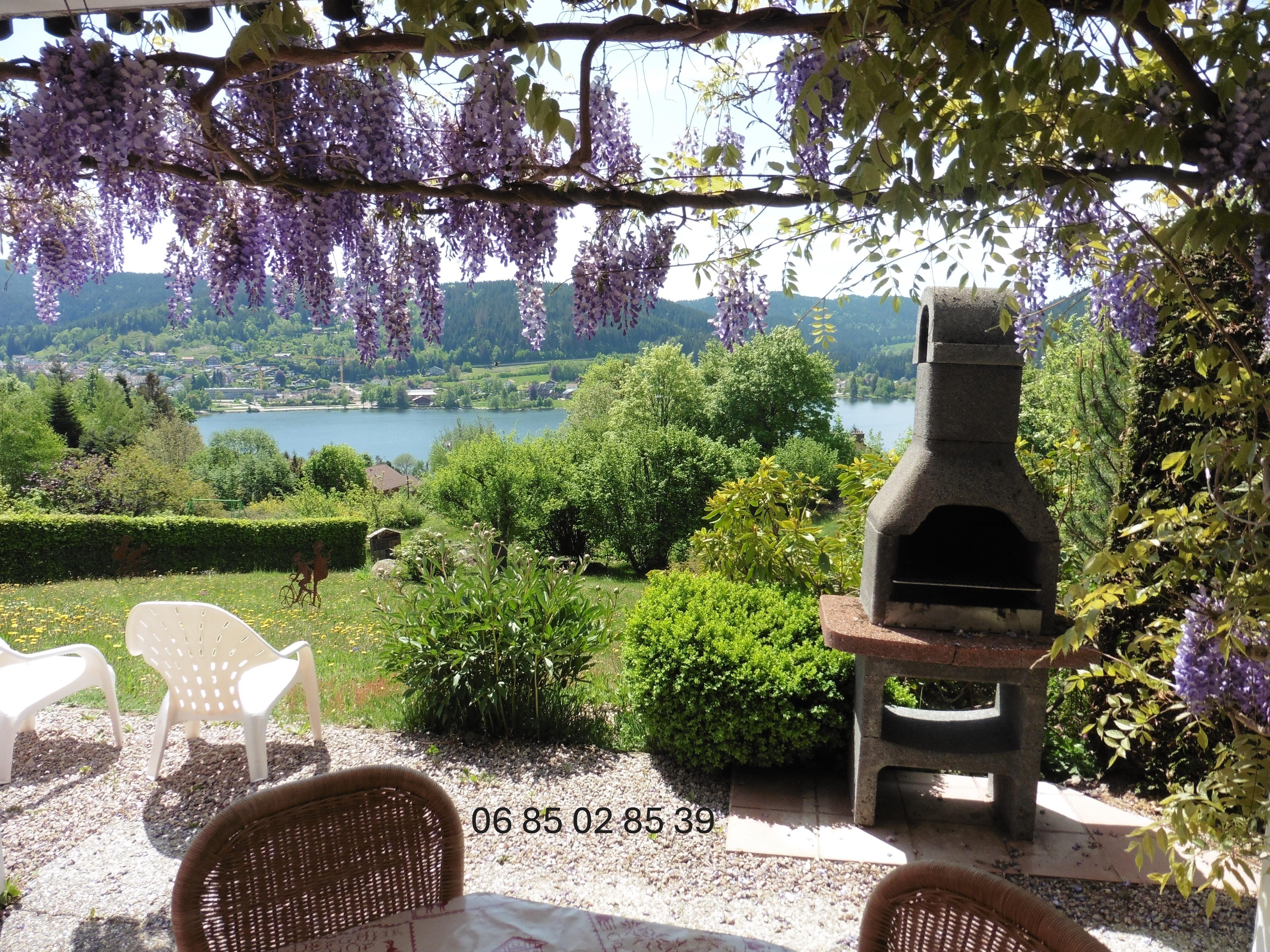 LES CHOQUESSES gite plein sud "VUE IMPRENABLE SUR LE LAC"