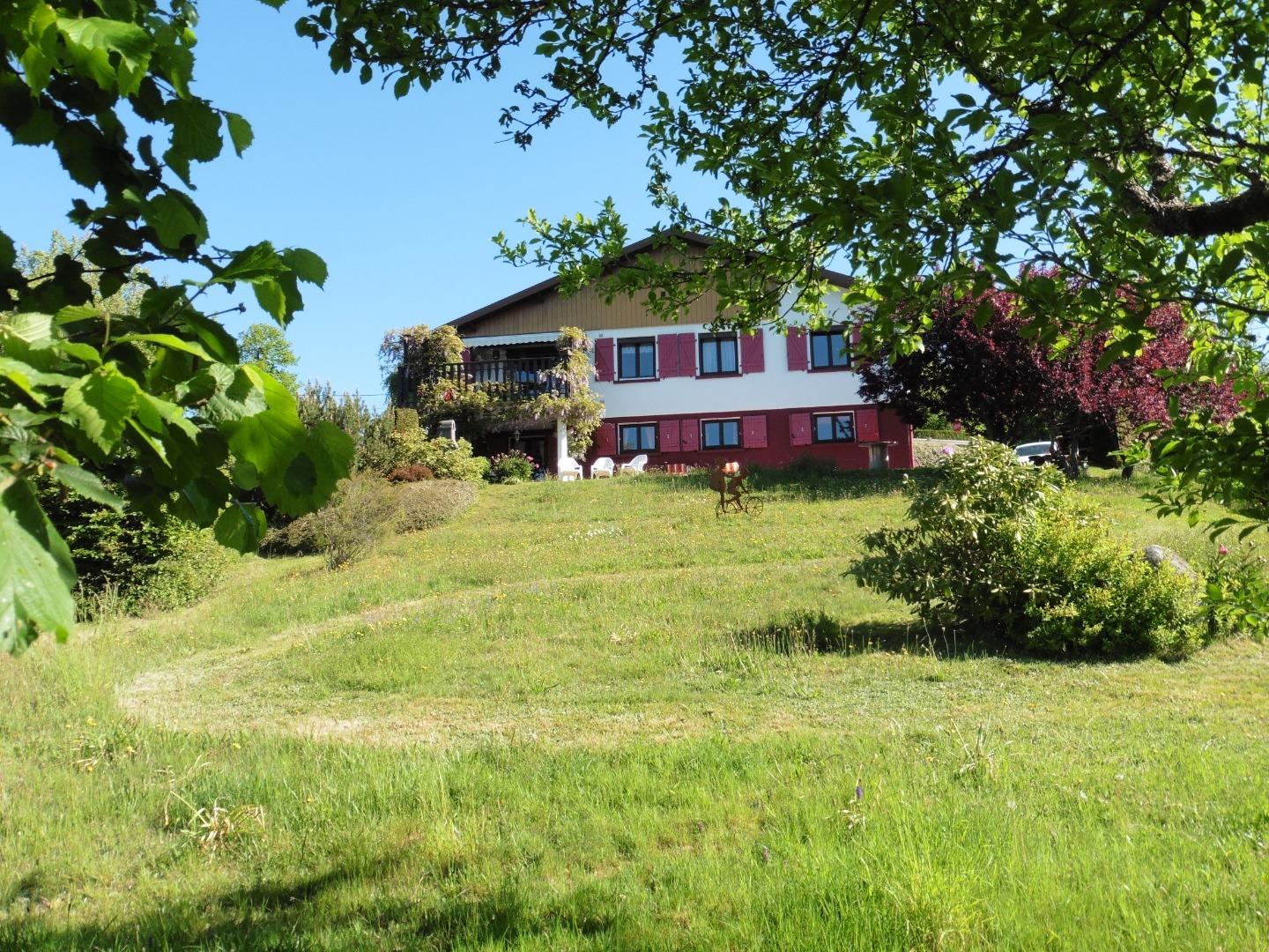 LES CHOQUESSES gite plein sud "VUE IMPRENABLE SUR LE LAC"