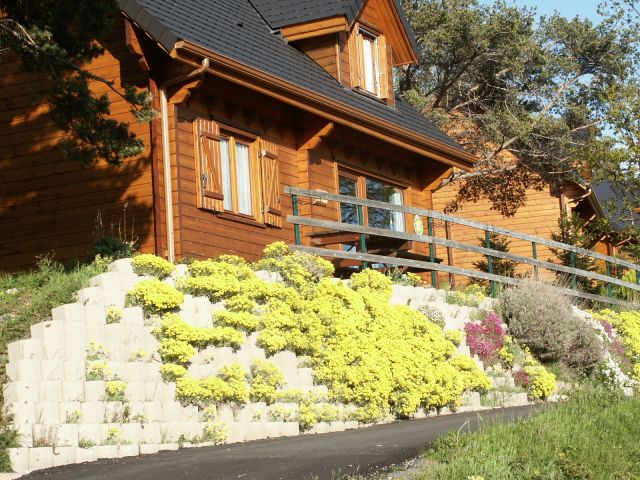 Les Chalets du Lac Chambon bois massif avec une exposition plein sud