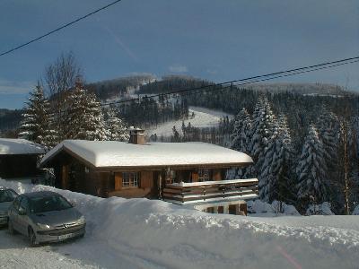 ENCORE DES DISPO  FEVRIER /MARS CHALET BOIS 500 METRES DES PISTES TS CONFORTS cheminée 70 m² 5/6 pers CLAS 2* 