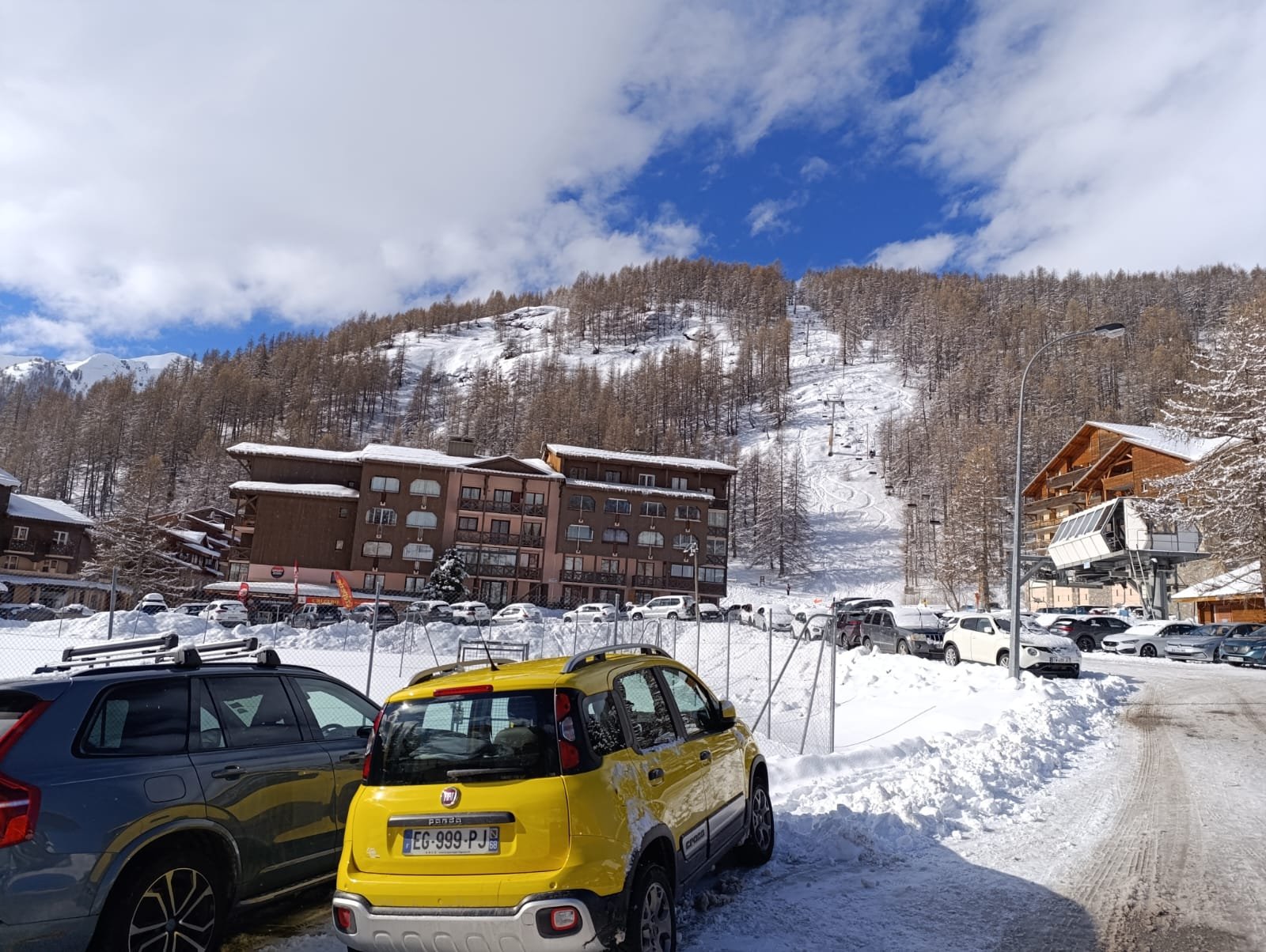 LA FOUX D'ALLOS   ESPACE LUMIERE   ( STUDIO LUMINEUX EXPOSE PLEIN SUD) 