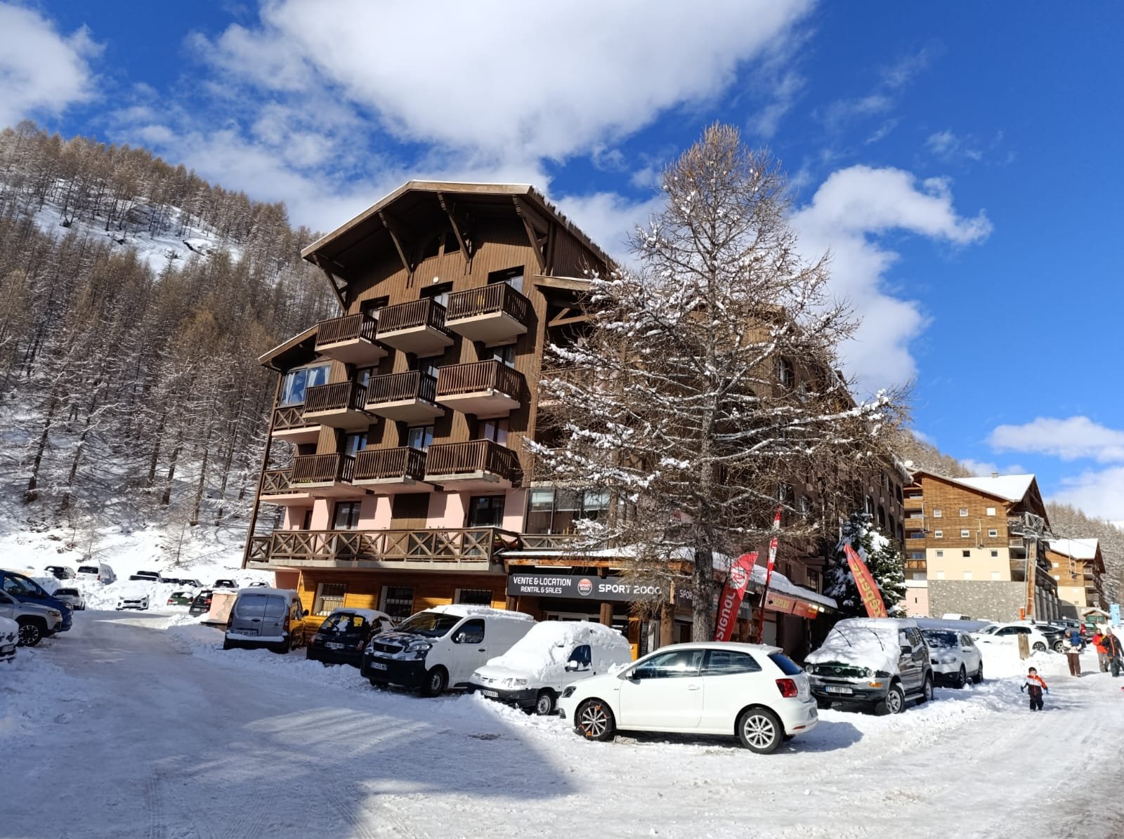 LA FOUX D'ALLOS   ESPACE LUMIERE   ( STUDIO LUMINEUX EXPOSE PLEIN SUD) 