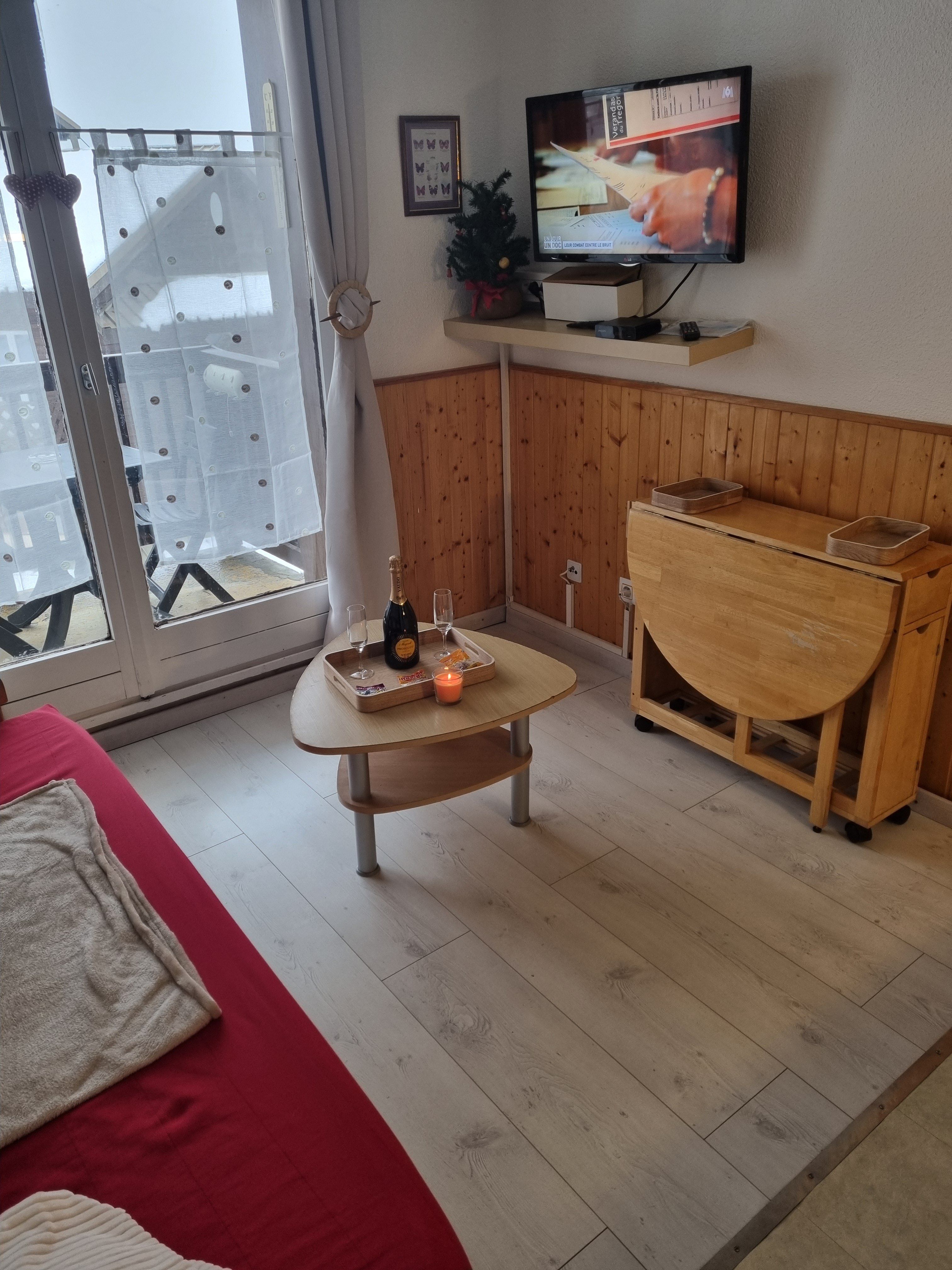 LA FOUX D'ALLOS   ESPACE LUMIERE   ( STUDIO LUMINEUX EXPOSE PLEIN SUD) 