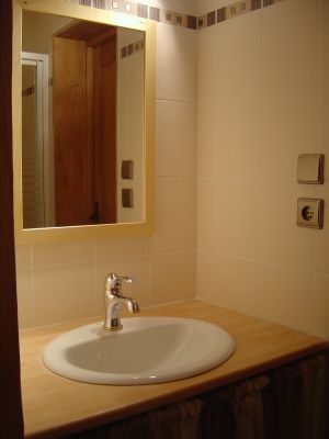 VASQUE DANS LES SALLES DE DOUCHE