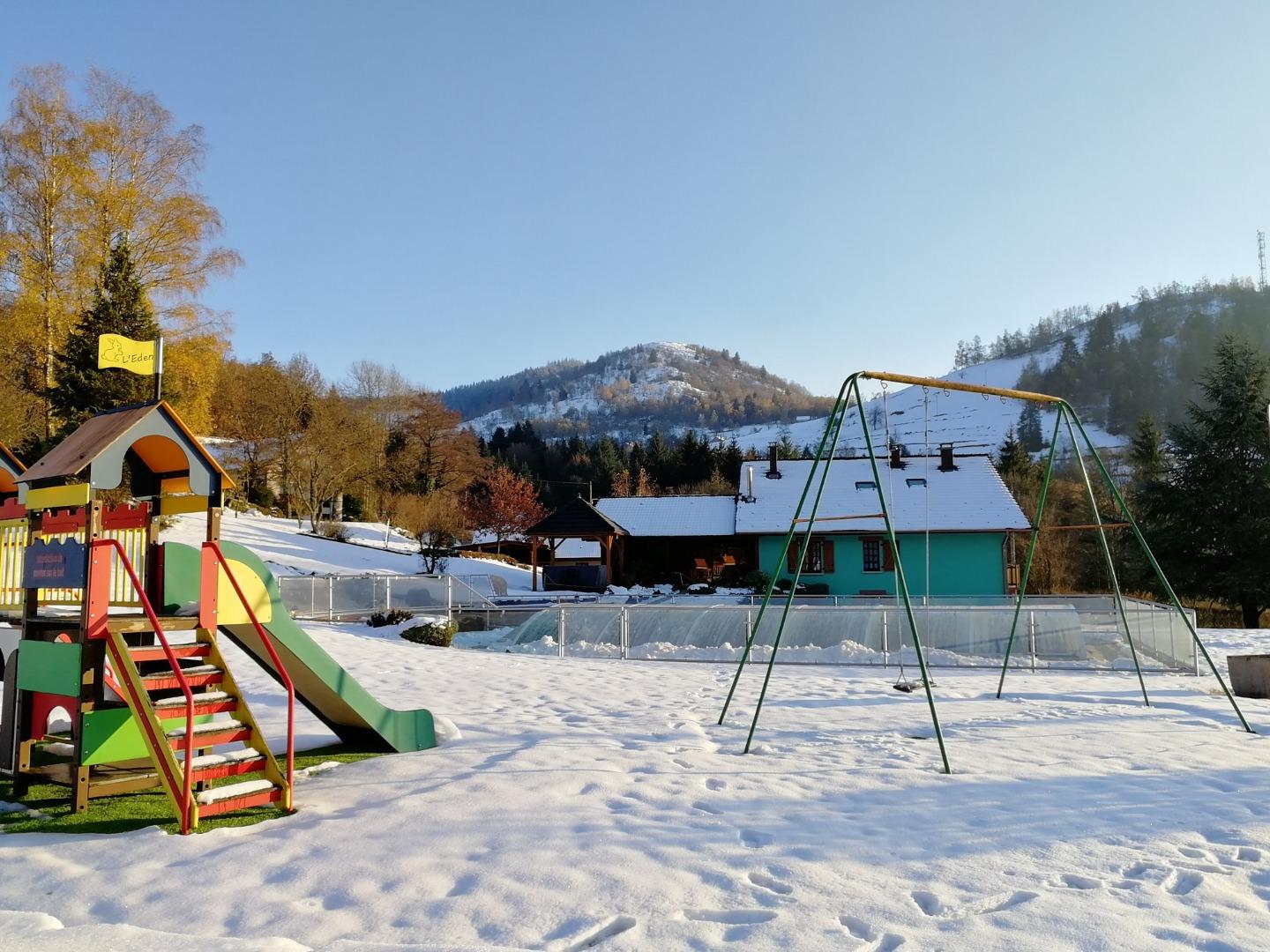 Nid Douillet -CHEMINEE et descente luge sur place - HAMMAM - balnéo PÉTANQUE - TENNIS - QUILLES - animaux - jardin - JEUX - proche Gérardmer la Bresse Ventron aux portes de l'Alsace.  PISCINE de mi mai à fin septembre 