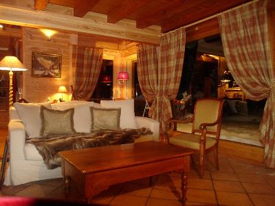 Les Griottes ,chalet de charme avec terrasse et jardin ,face à la chaine de