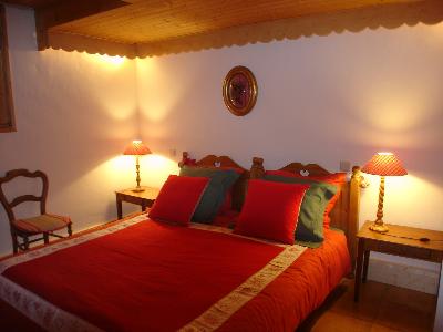 Les Griottes ,chalet de charme avec terrasse et jardin ,face à la chaine de