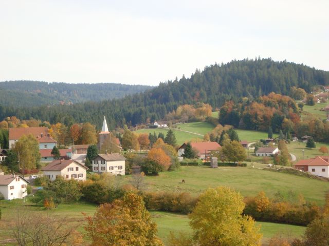 le village vu du chalet (début d'automne)