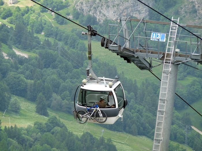 Télécabine du Crêt de la Brive (7mn à pieds du studio) : en été accessible aux piétons (idéal pour randonner en altitude) et au VTT (nombreuses pistes de descente)