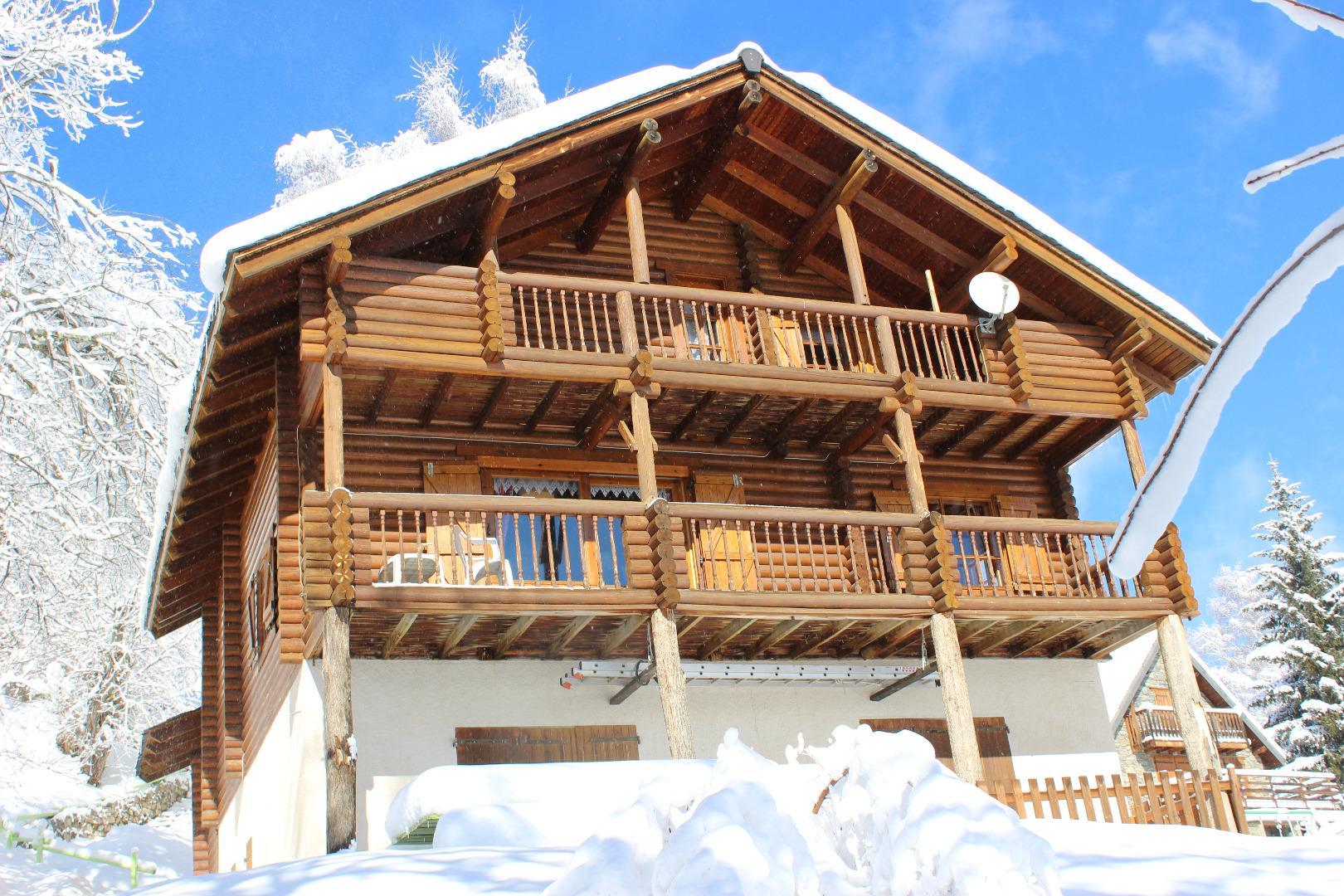 LE BEAU  FINLANDAIS 200M PISTES, A 1400M , AX LES THERMES,10 PERS, VUE EXCEPTIONNELLE. HIVER ET ETE,COEUR DE LA  STATION, RANDONNEES, DECOUVERTES  ,TOURISME, ANDORRE ET L'ESPAGNE ...