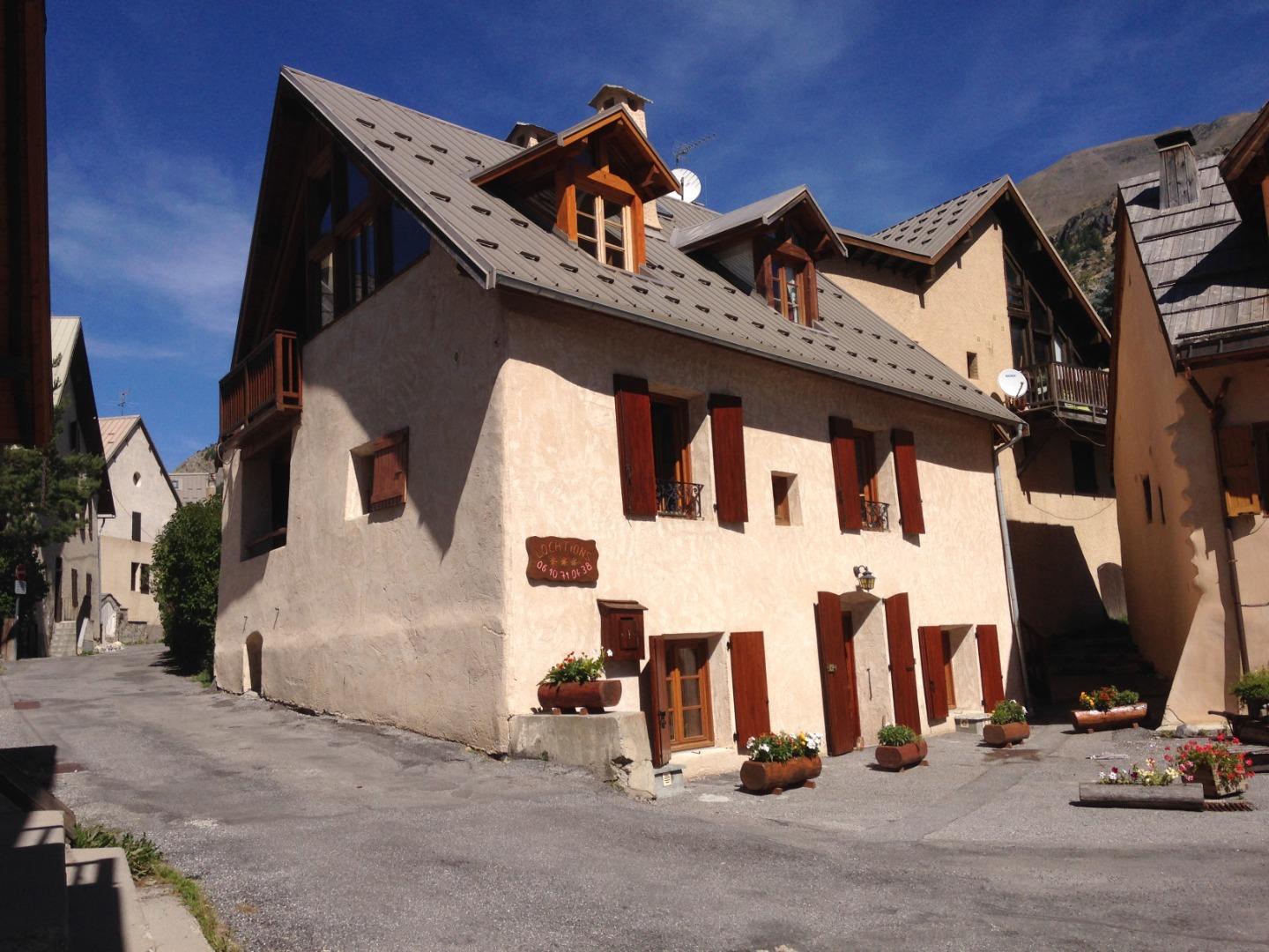 L'aya *** : terrasse plein sud, face au glacier