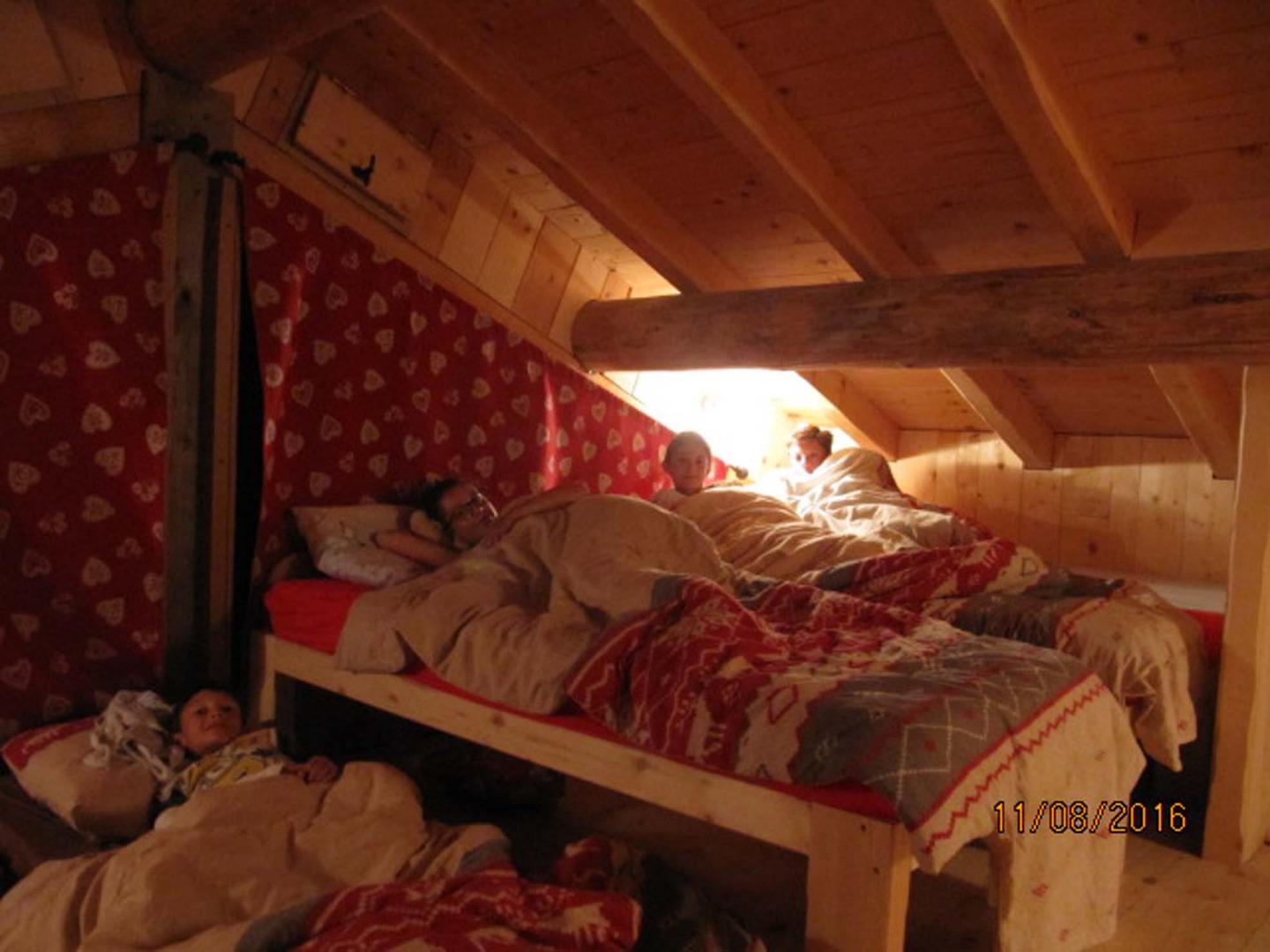 Chalet 4 etoiles 7 chambres, 4 SDB, cheminée, sauna,aire de jeu.