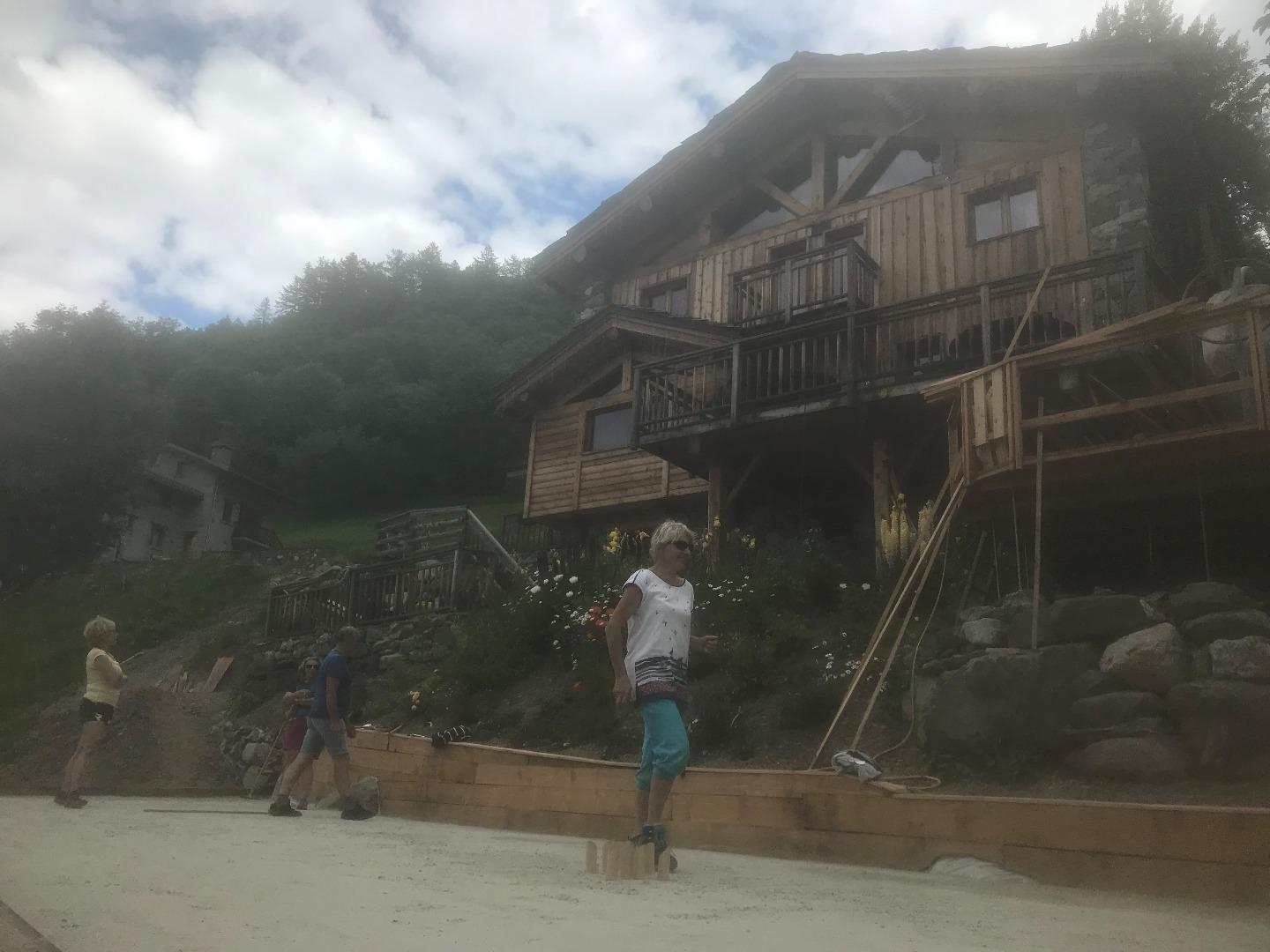 Chalet 4 etoiles 7 chambres, 4 SDB, cheminée, sauna,aire de jeu.