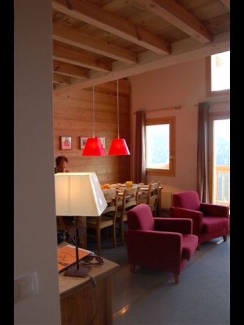COIN REPAS AU 1ER ETAGE, ON ACCEDE A L'APPARTEMENT PAR LE NIVEAU DES CHAMBRES (3 AU REZ)