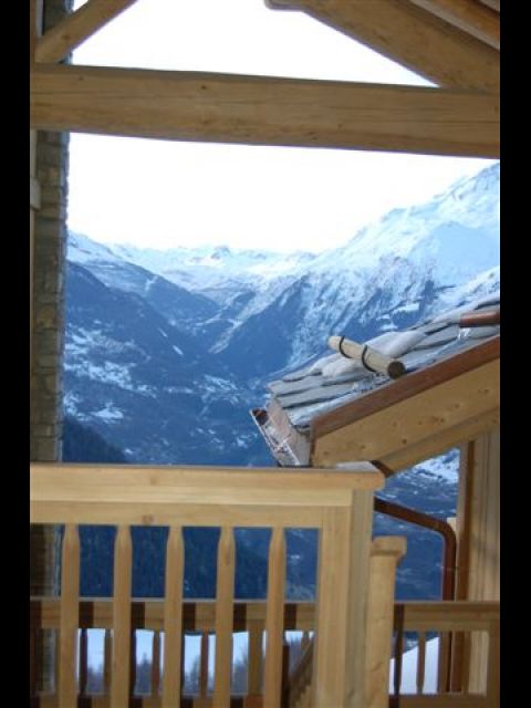 VUE DEPUIS LA CAGE D'ESCALIER COMMUNE