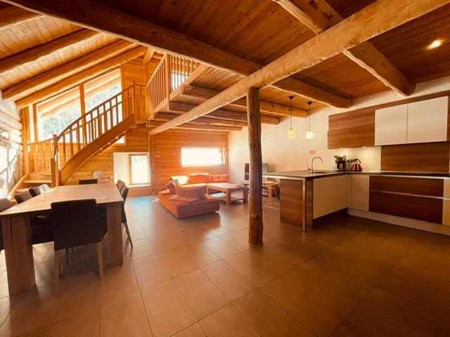 Chalet 200m2, 10 pl, jacuzzi, sauna, pistes à 30 m.