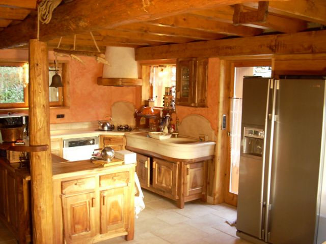 6 chambres, 3 SDB, cheminée, sauna, navette.
